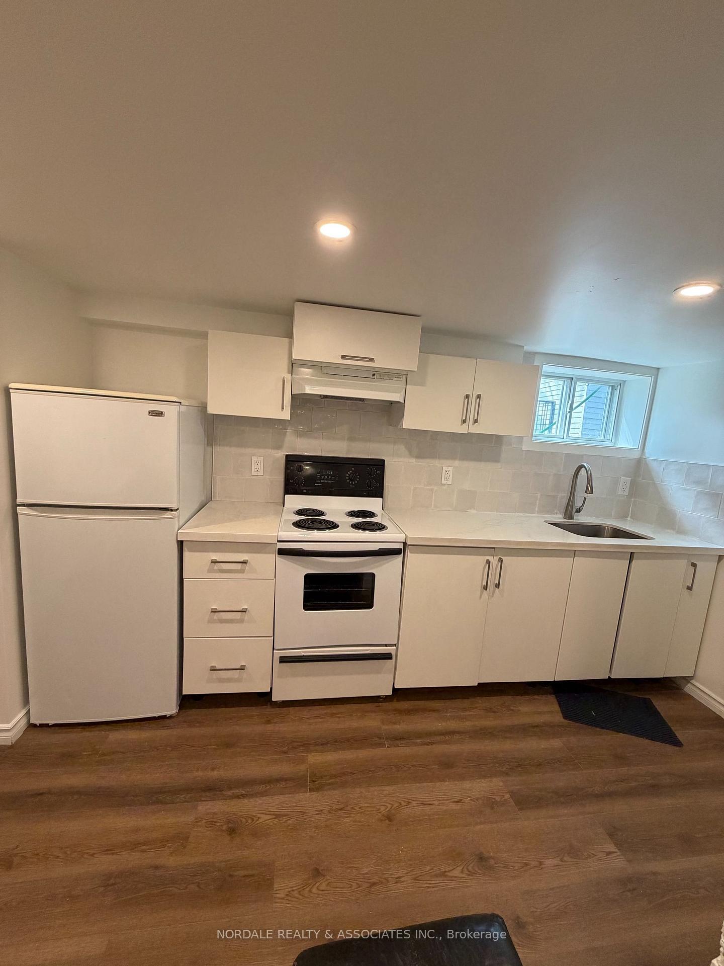 Photo 2 of 187 Aldercrest Road, Etobicoke, Alderwood — HOMEH