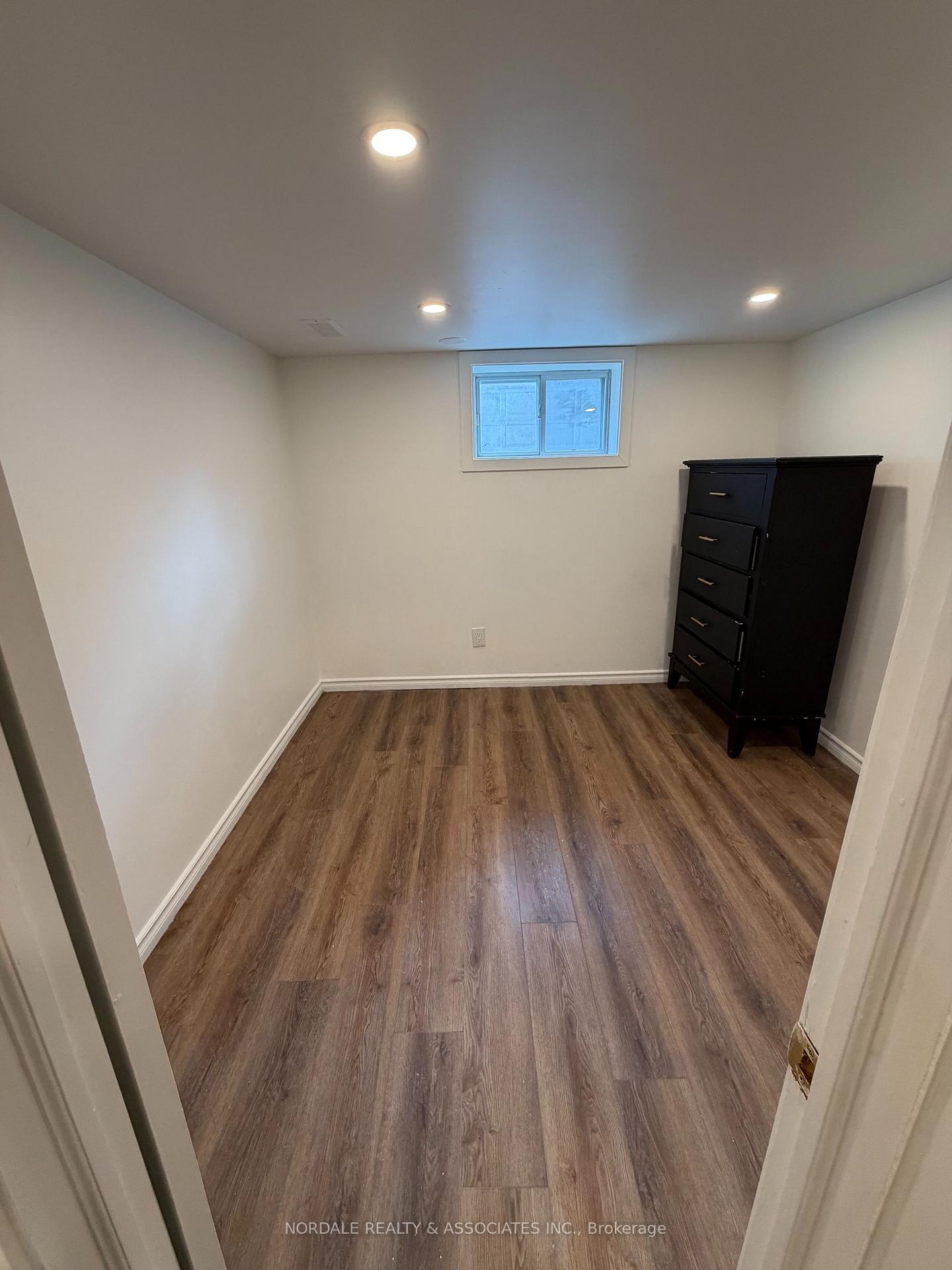 Photo 5 of 187 Aldercrest Road, Etobicoke, Alderwood — HOMEH