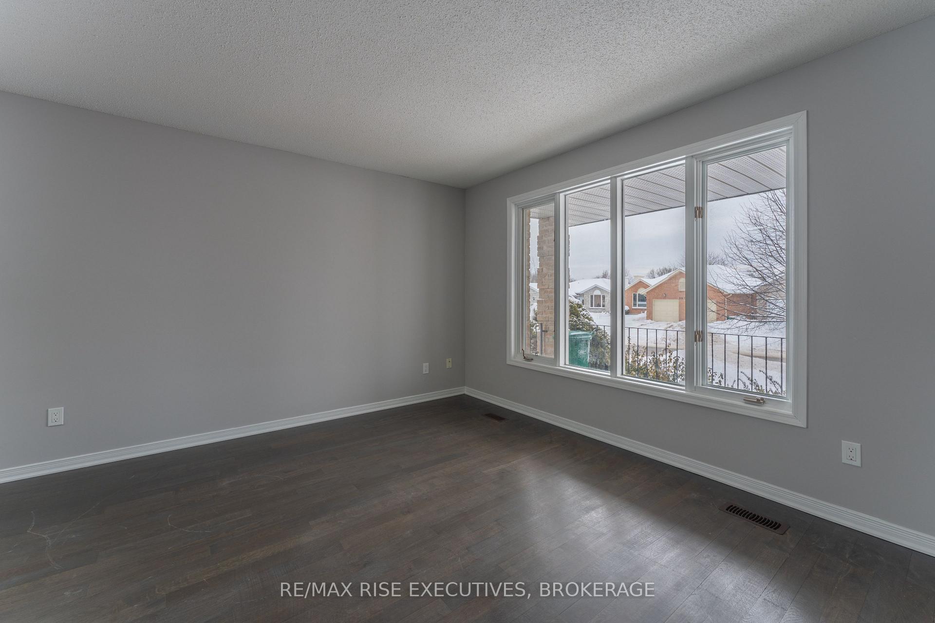 Photo 3 of Unit 1, 312 Waterloo Drive, Kingston, East Gardiners Rd — HOMEH