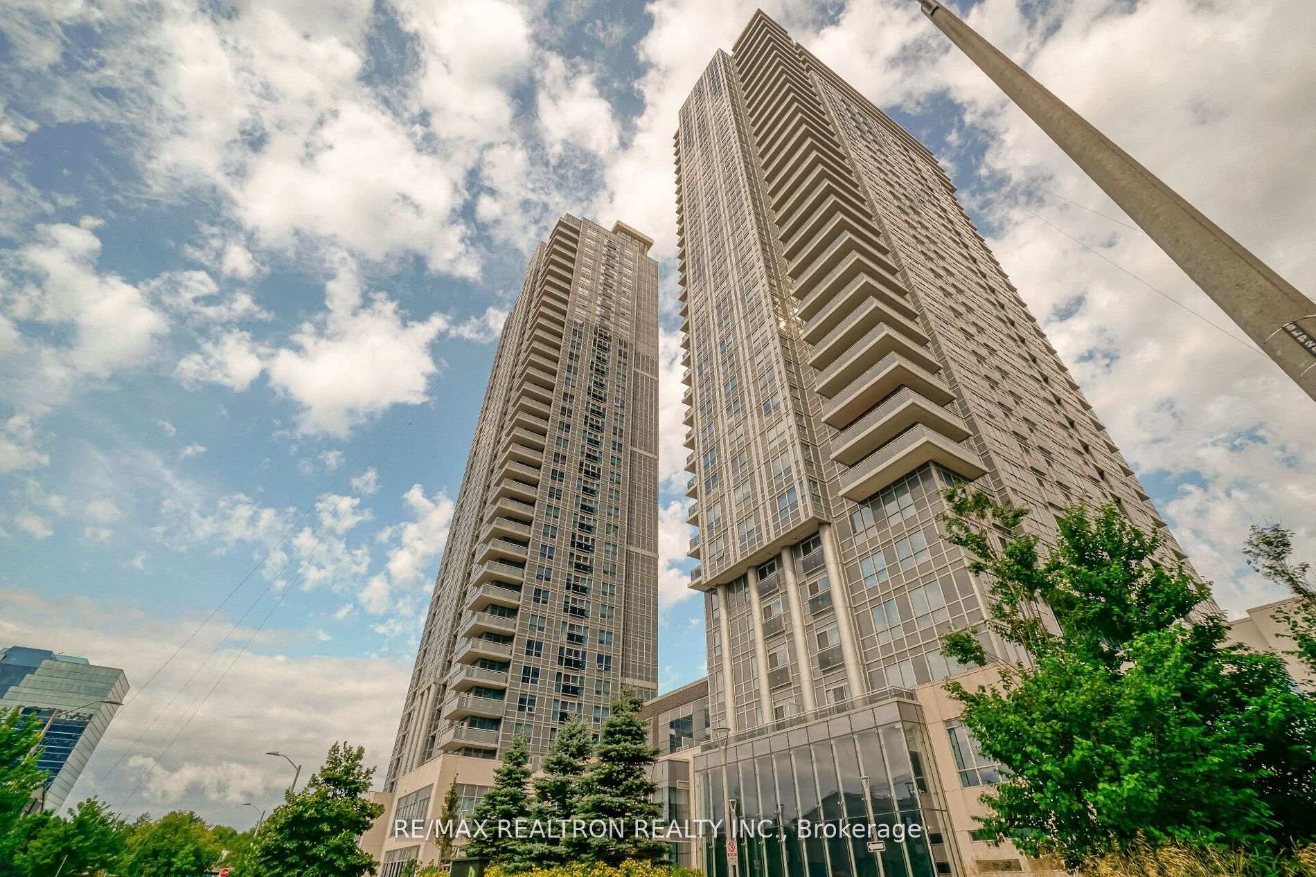 Front of Unit 3315, 275 Village Green Square