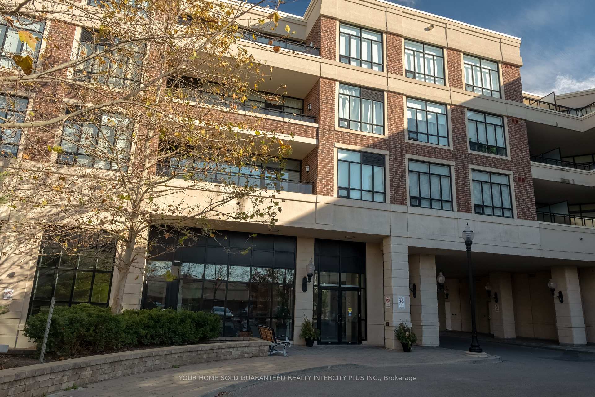 Photo 3 of Unit 418, 2396 Major Mackenzie Drive, Vaughan, Maple — HOMEH