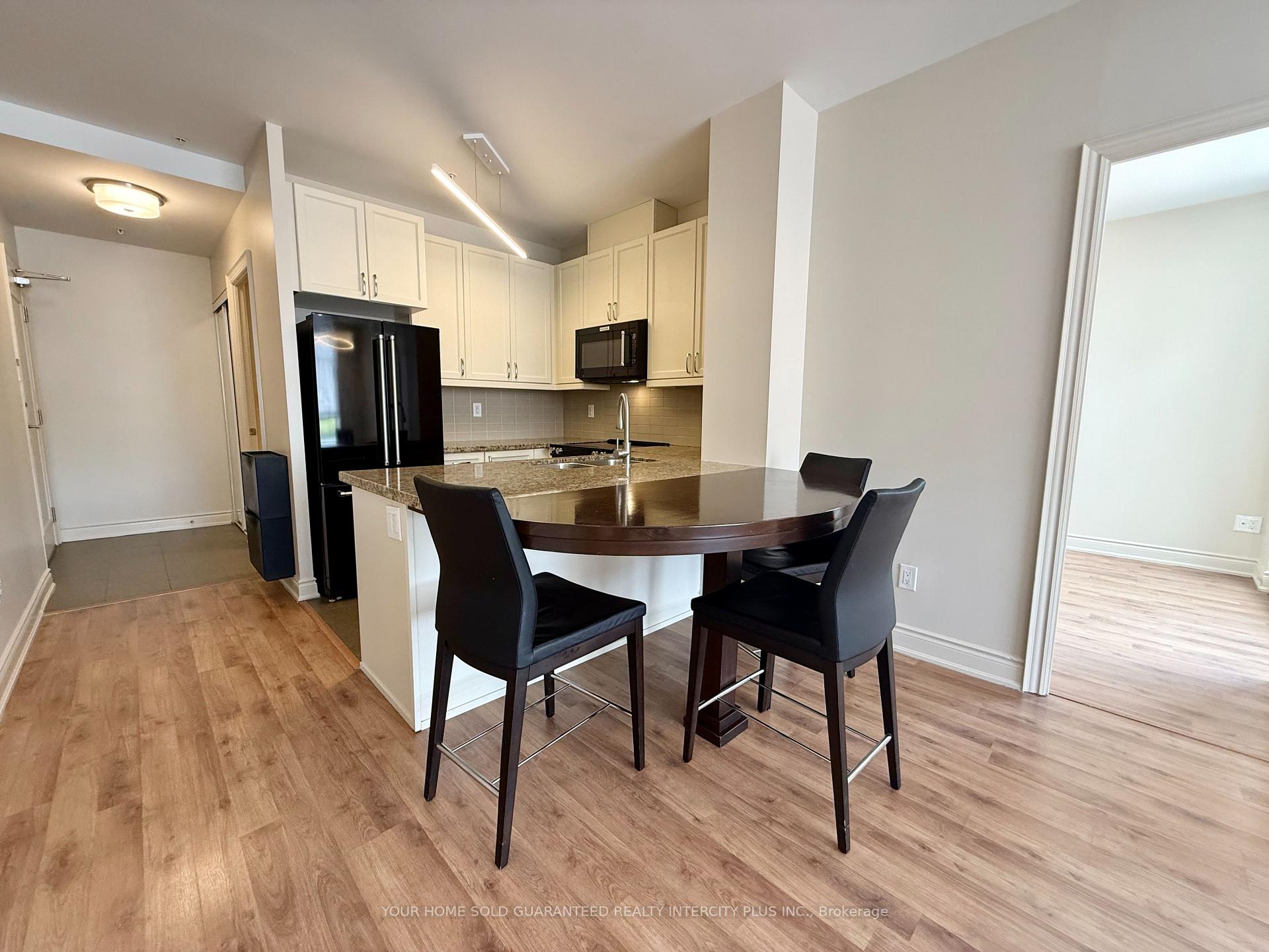 Photo 11 of Unit 418, 2396 Major Mackenzie Drive, Vaughan, Maple — HOMEH