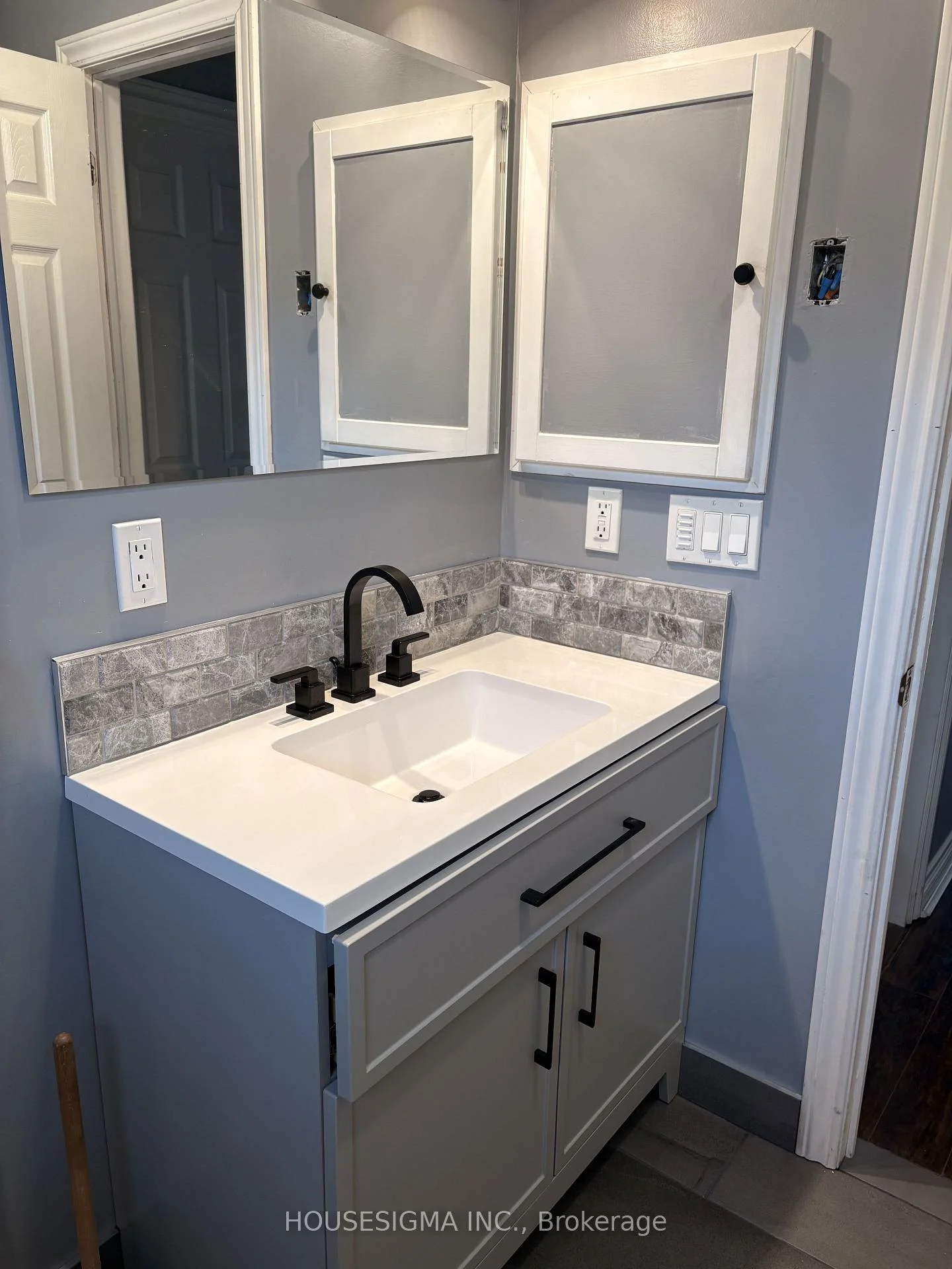Photo 17 of 16 Mazepa Place, Oro-Medonte, Hawkestone — HOMEH