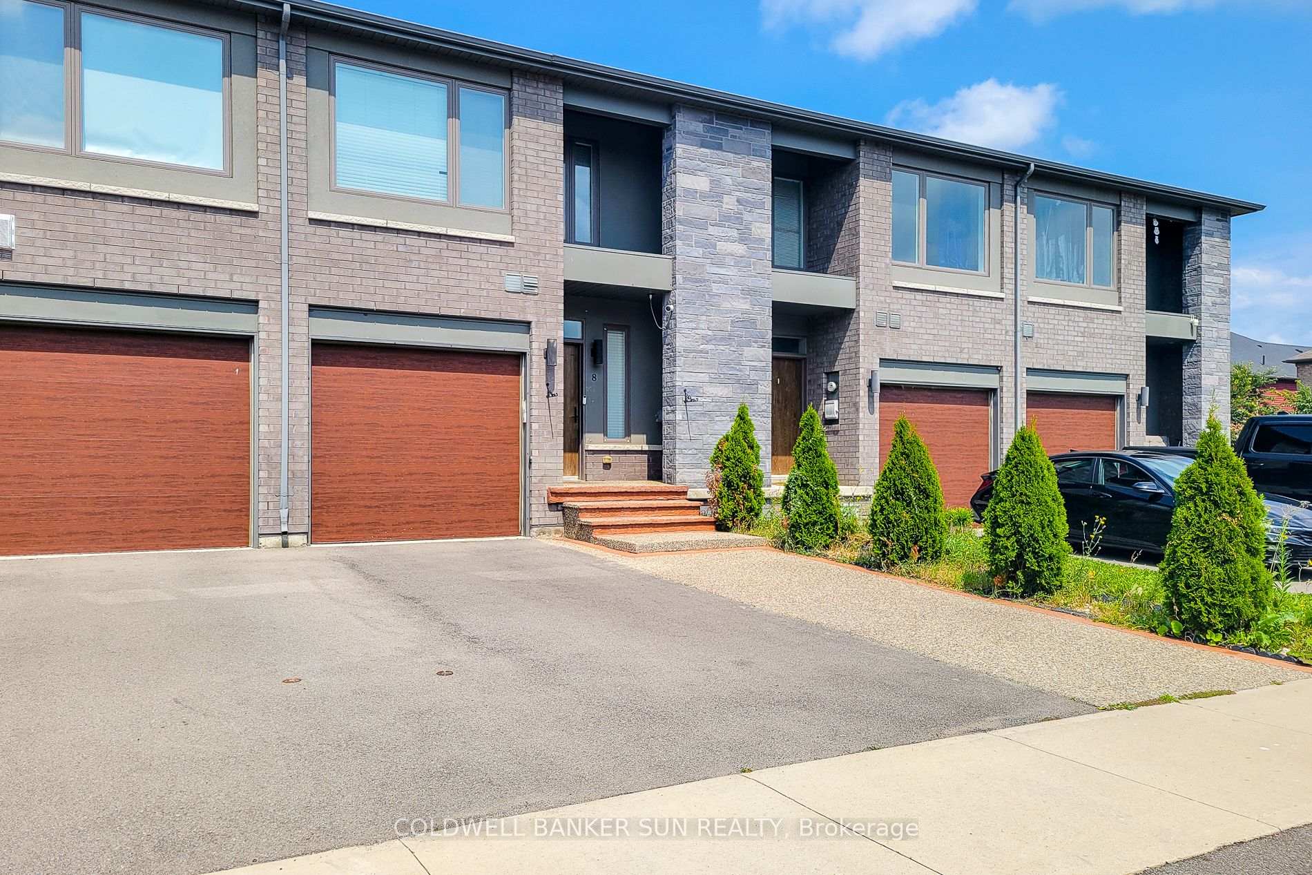 Photo 3 of 8 Bedrock Drive, Hamilton, Stoney Creek Mountain — HOMEH