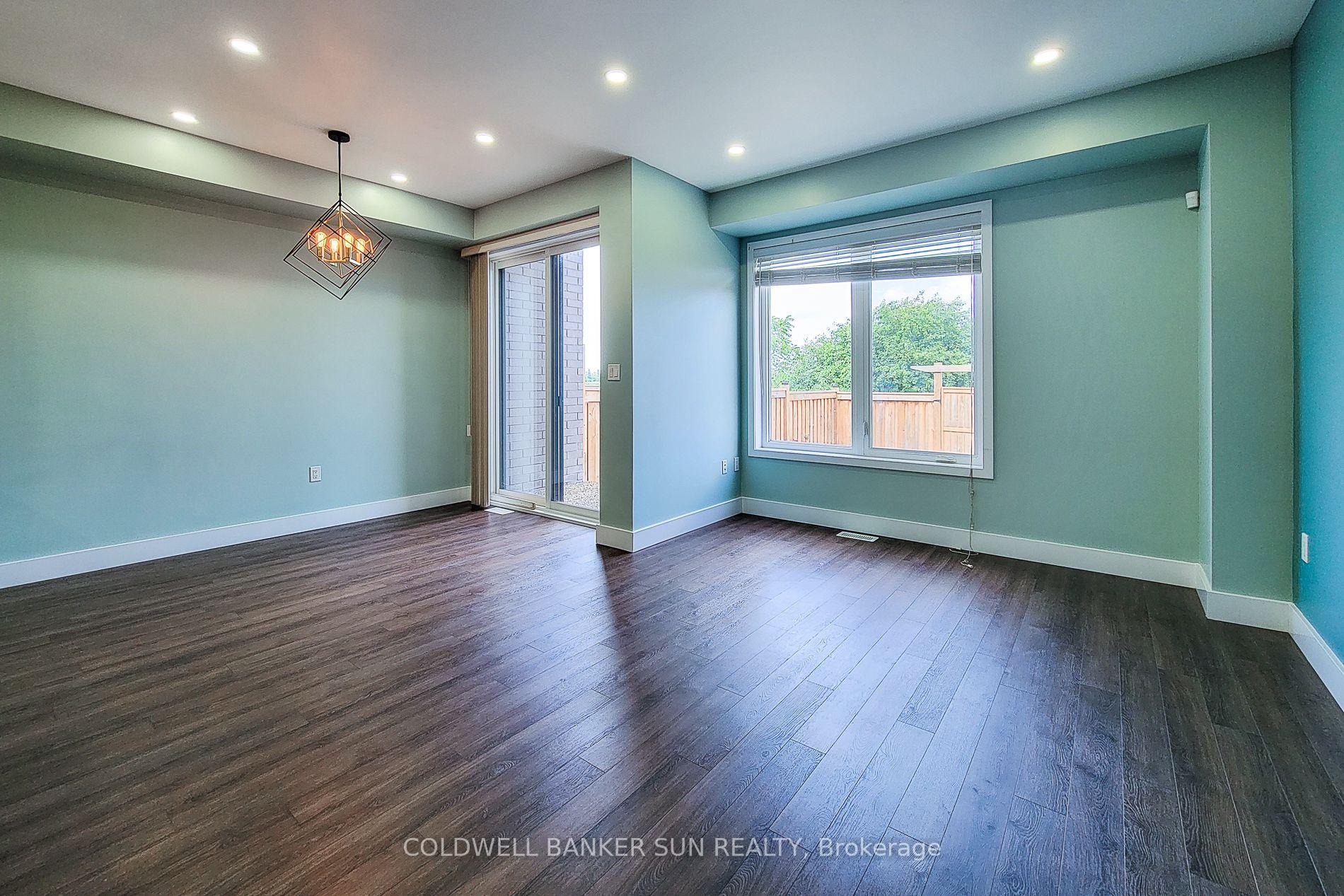 Photo 12 of 8 Bedrock Drive, Hamilton, Stoney Creek Mountain — HOMEH
