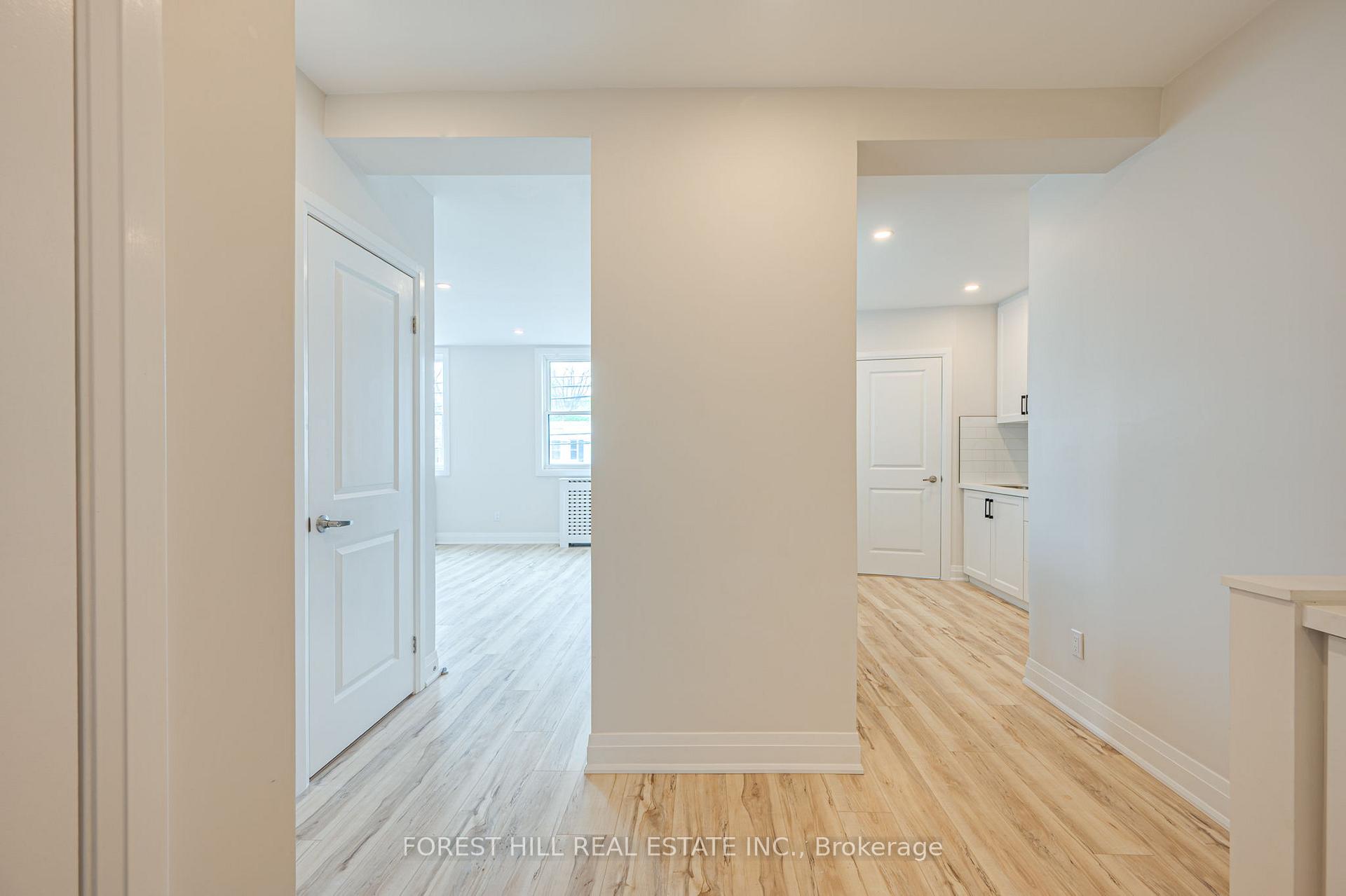 Photo 4 of Unit 2, 7725 Yonge Street, Markham, Thornhill — HOMEH
