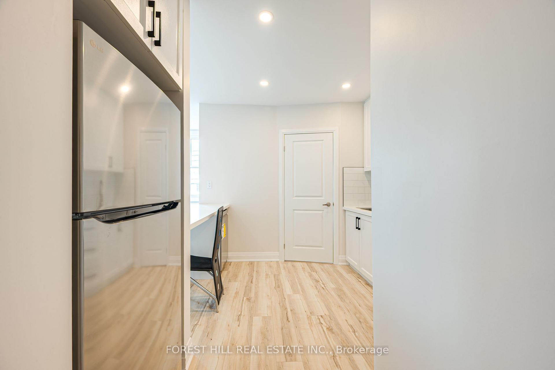 Photo 5 of Unit 2, 7725 Yonge Street, Markham, Thornhill — HOMEH