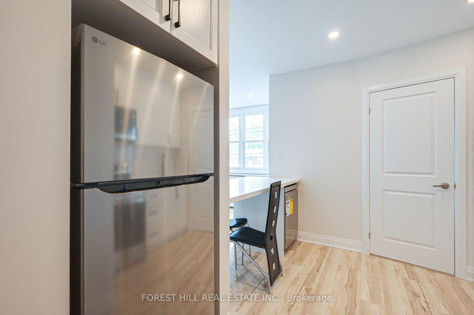 Photo 6 of Unit 2, 7725 Yonge Street, Markham, Thornhill — HOMEH