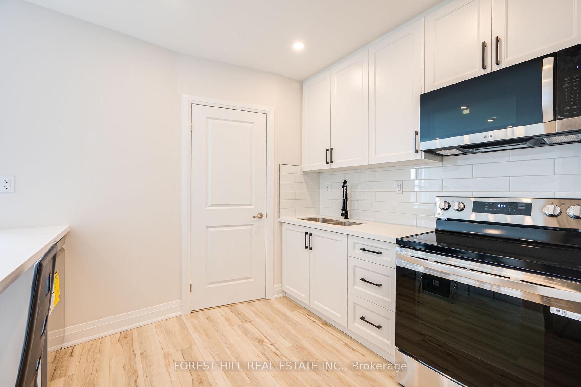 Photo 7 of Unit 2, 7725 Yonge Street, Markham, Thornhill — HOMEH