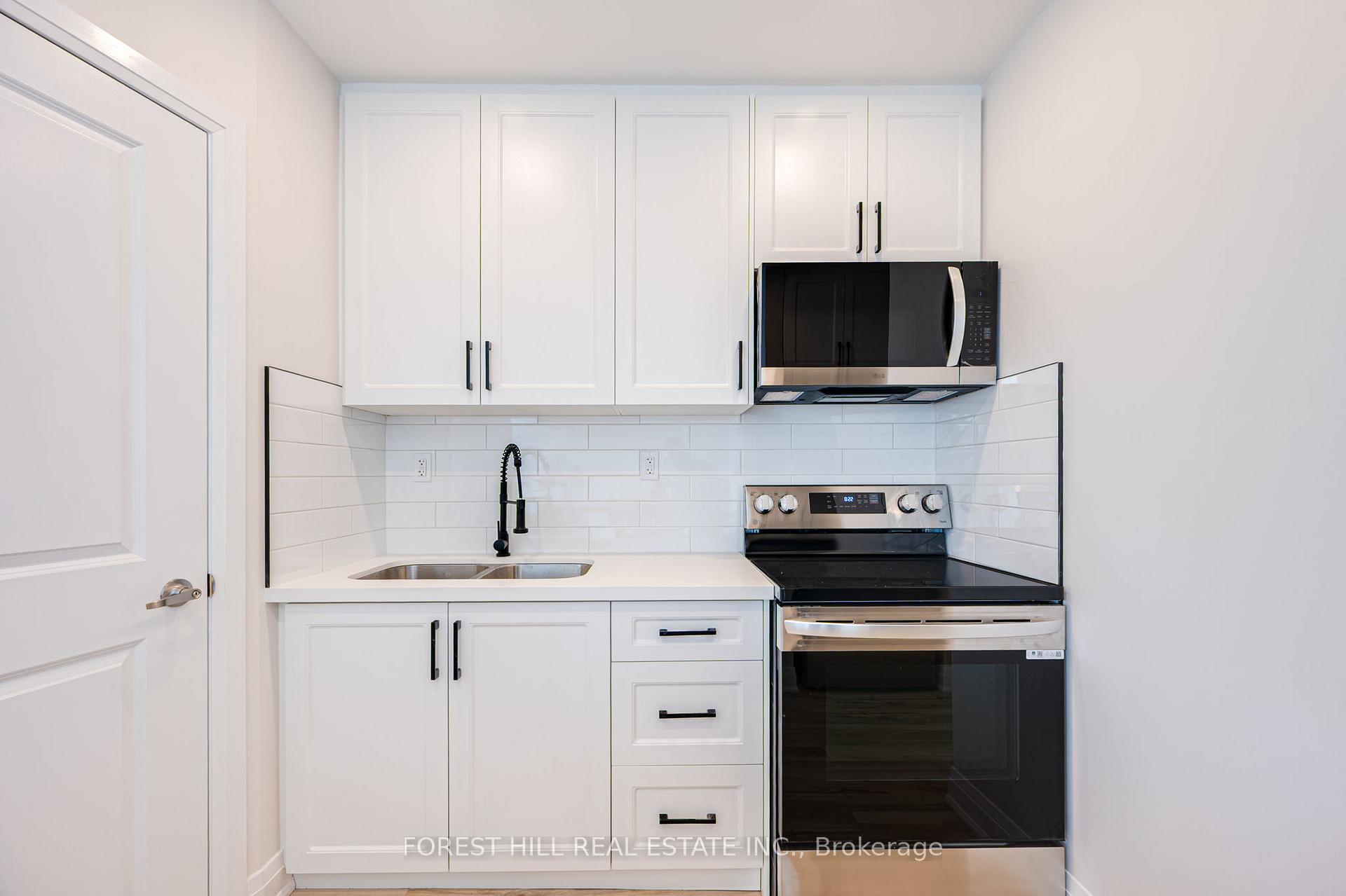 Photo 8 of Unit 2, 7725 Yonge Street, Markham, Thornhill — HOMEH