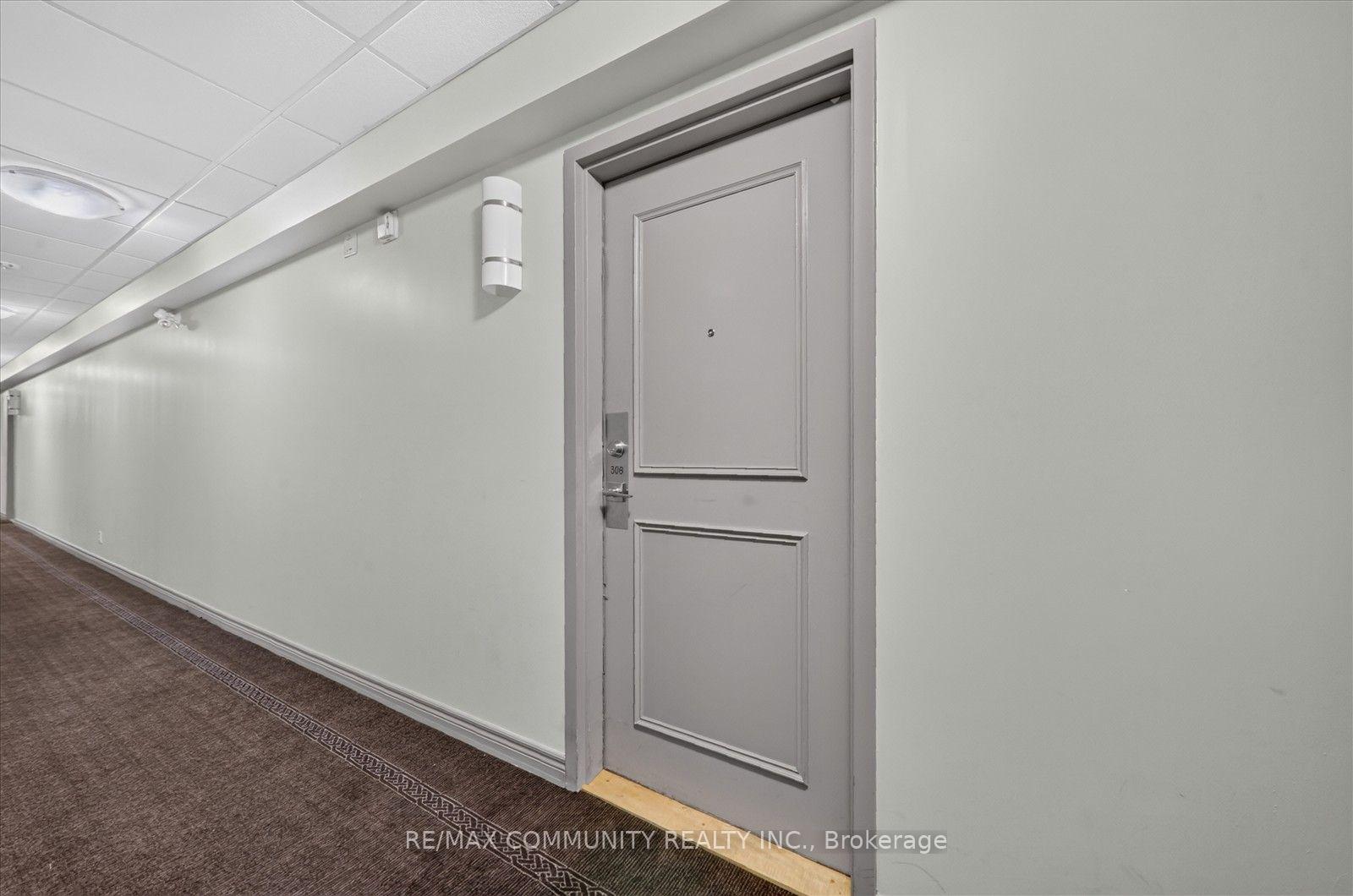 Photo 10 of Unit 308, 9431 Jane Street, Vaughan, Maple — HOMEH