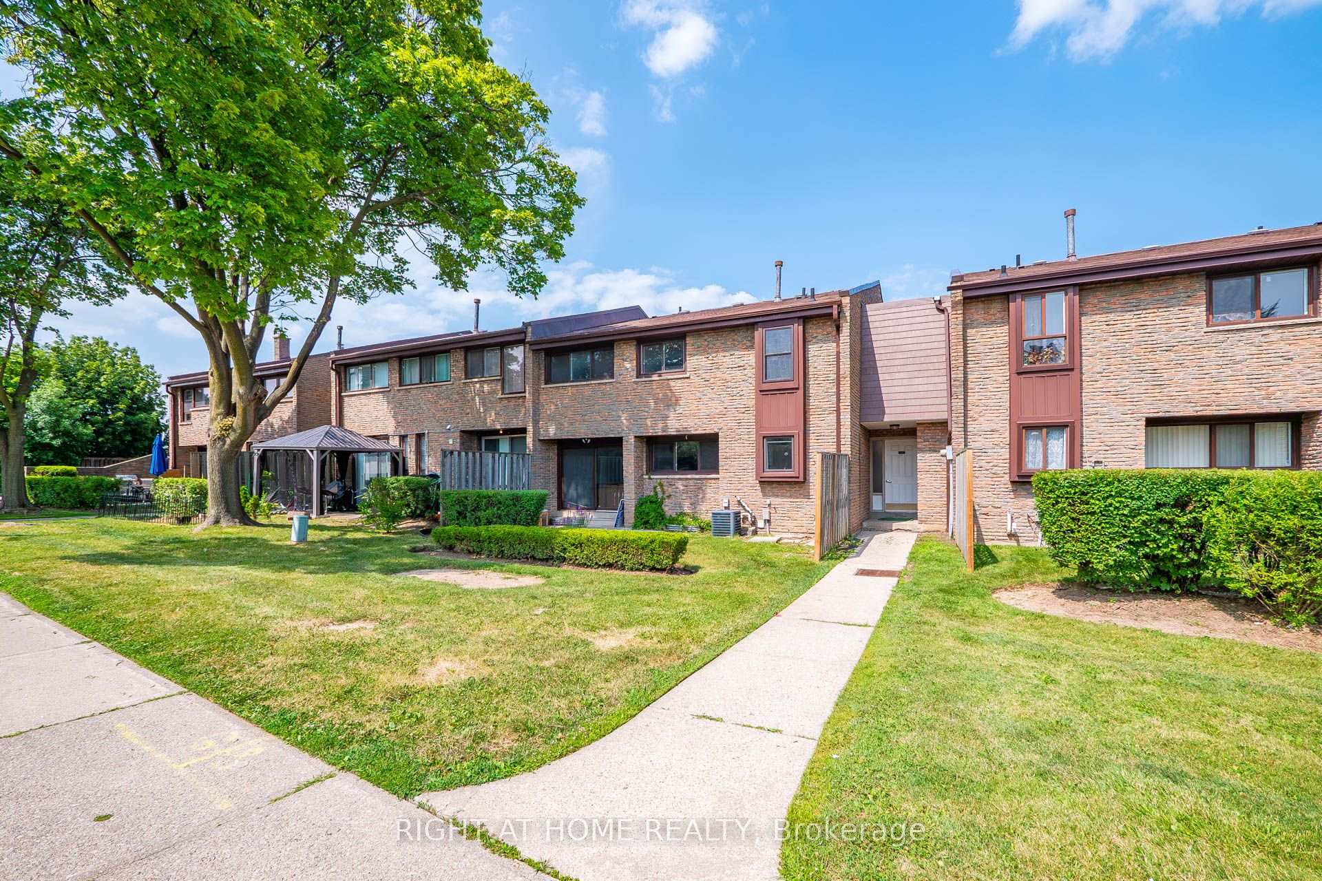 Front of Unit 5, 2605 Woodchester Drive
