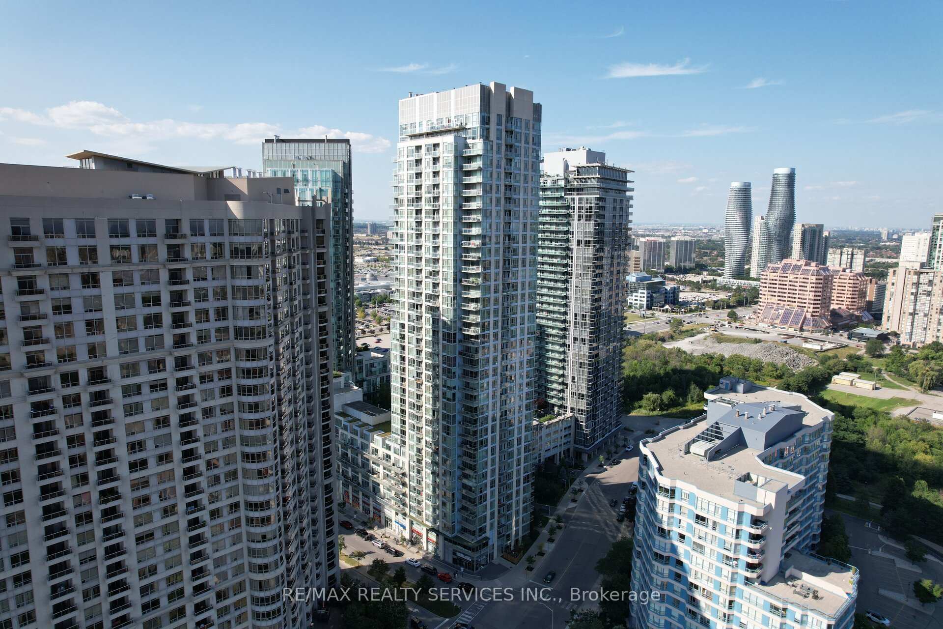 Photo 2 of Unit 810, 225 Webb Drive, Mississauga, City Centre — HOMEH