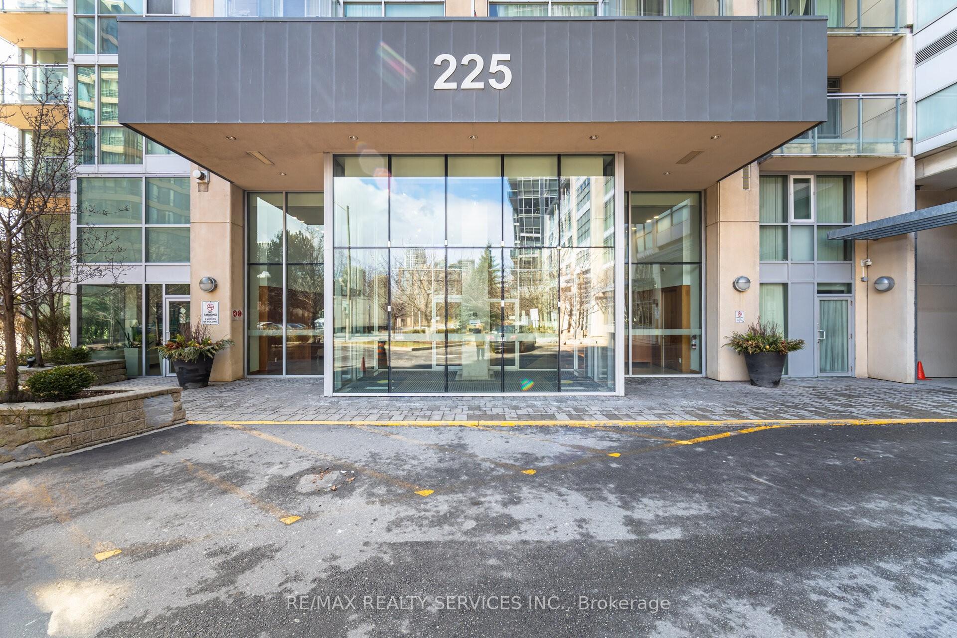 Photo 4 of Unit 810, 225 Webb Drive, Mississauga, City Centre — HOMEH