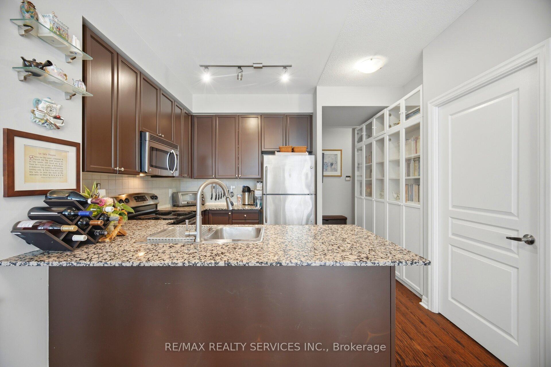Photo 9 of Unit 810, 225 Webb Drive, Mississauga, City Centre — HOMEH