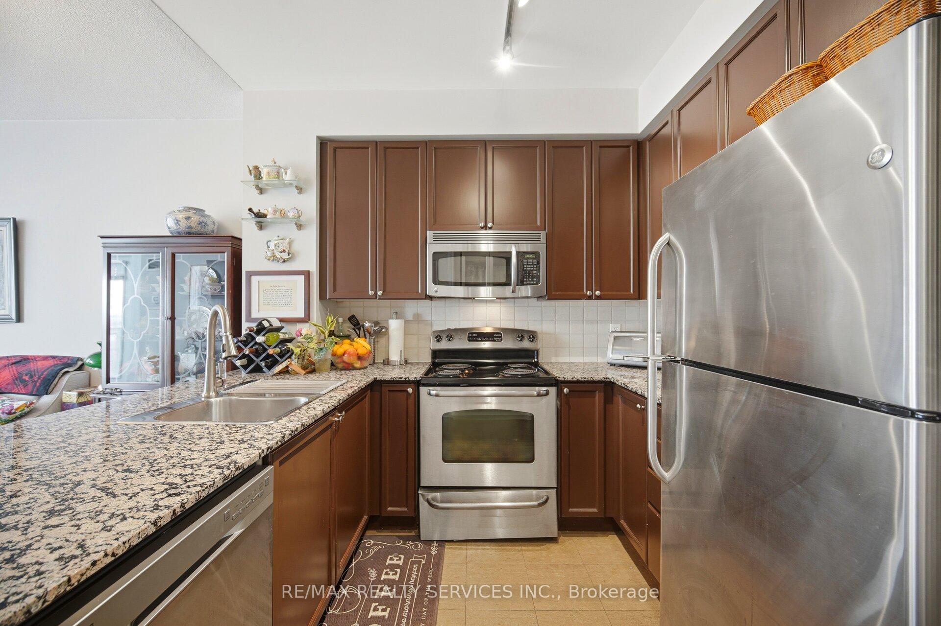 Photo 11 of Unit 810, 225 Webb Drive, Mississauga, City Centre — HOMEH