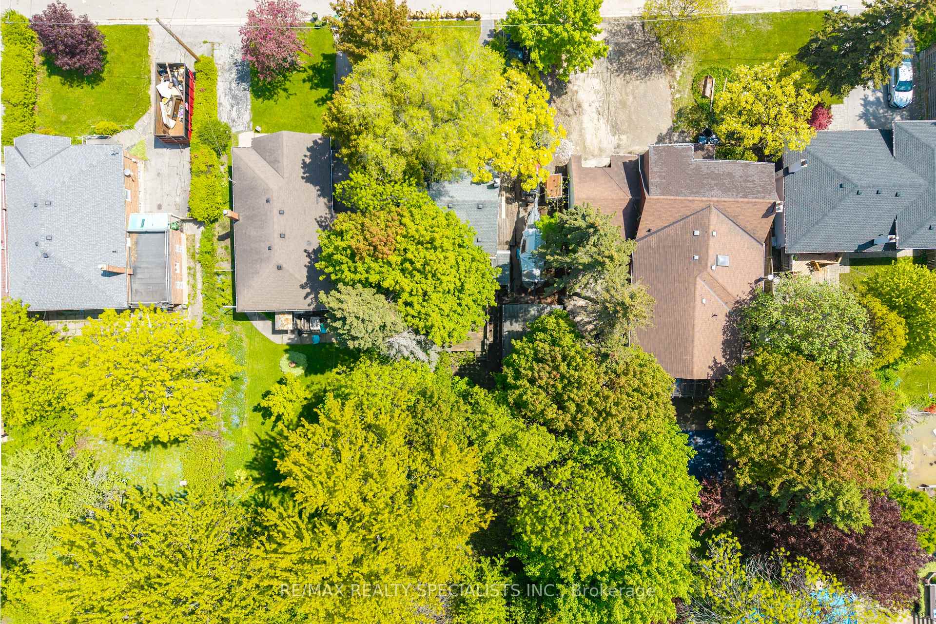 Photo 3 of 4 Elton Crescent, Etobicoke, Long Branch — HOMEH