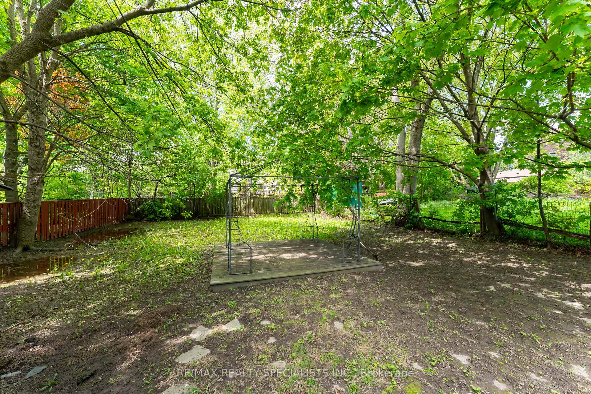 Photo 5 of 4 Elton Crescent, Etobicoke, Long Branch — HOMEH