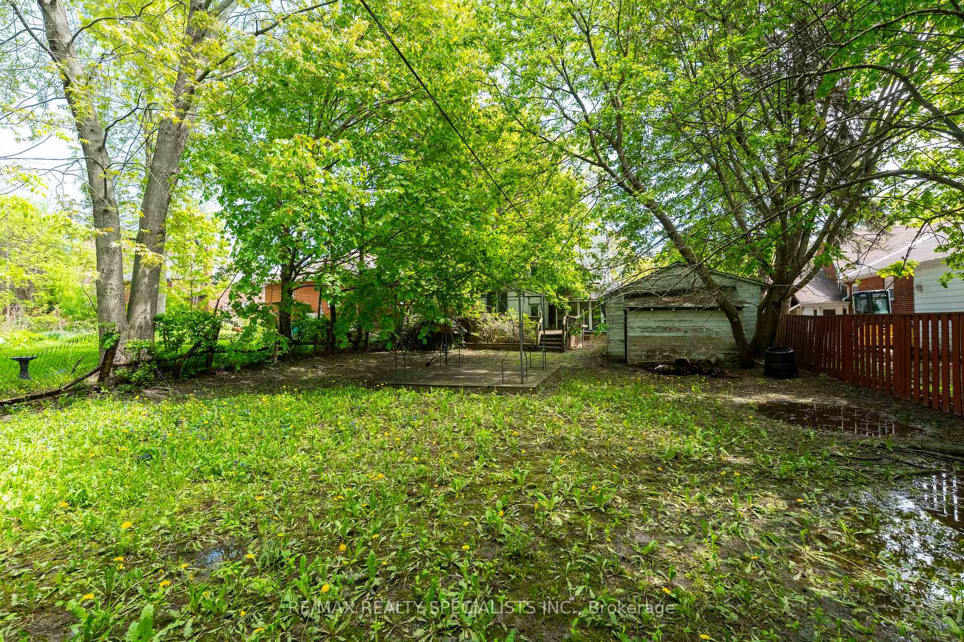 Photo 11 of 4 Elton Crescent, Etobicoke, Long Branch — HOMEH