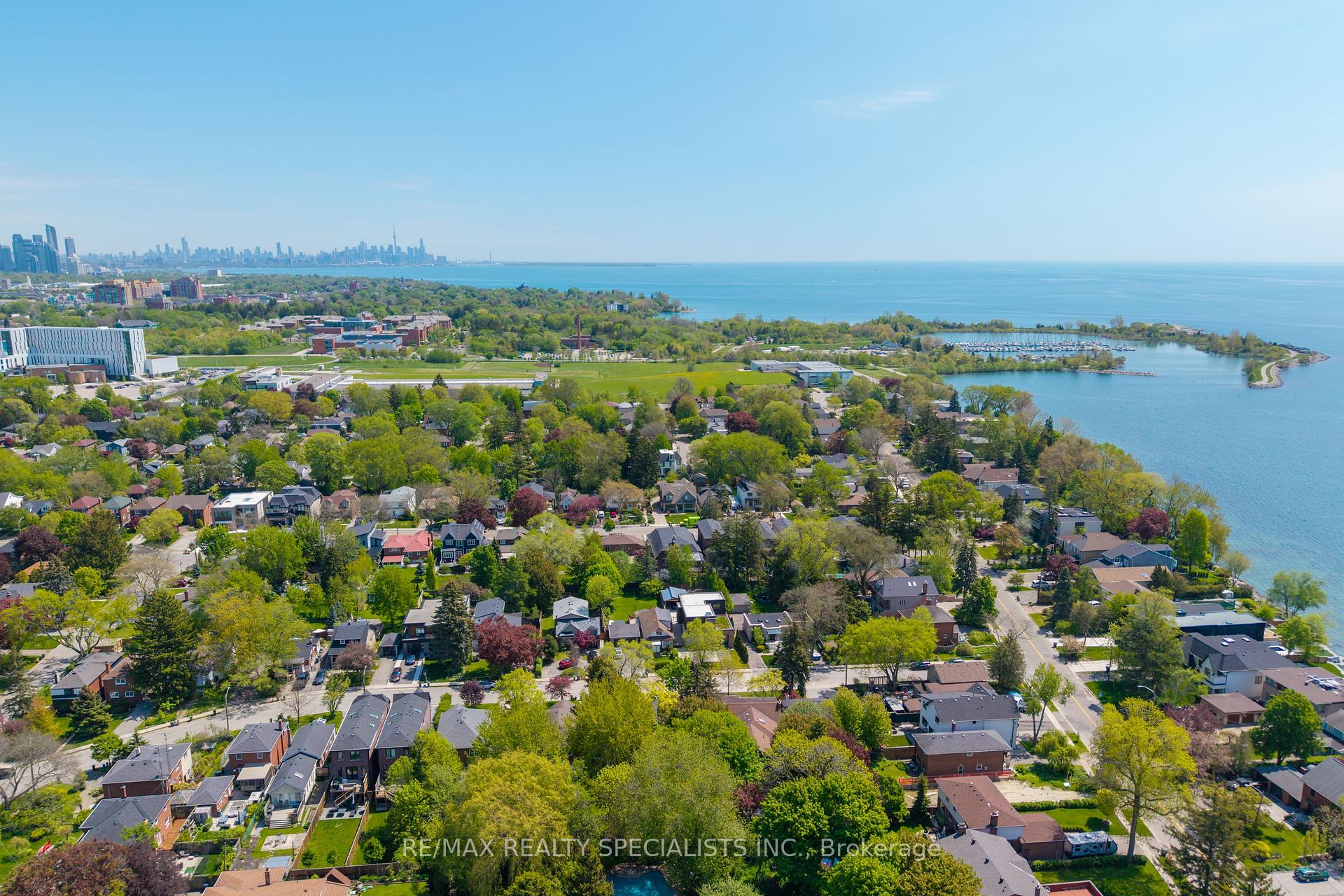 Photo 12 of 4 Elton Crescent, Etobicoke, Long Branch — HOMEH