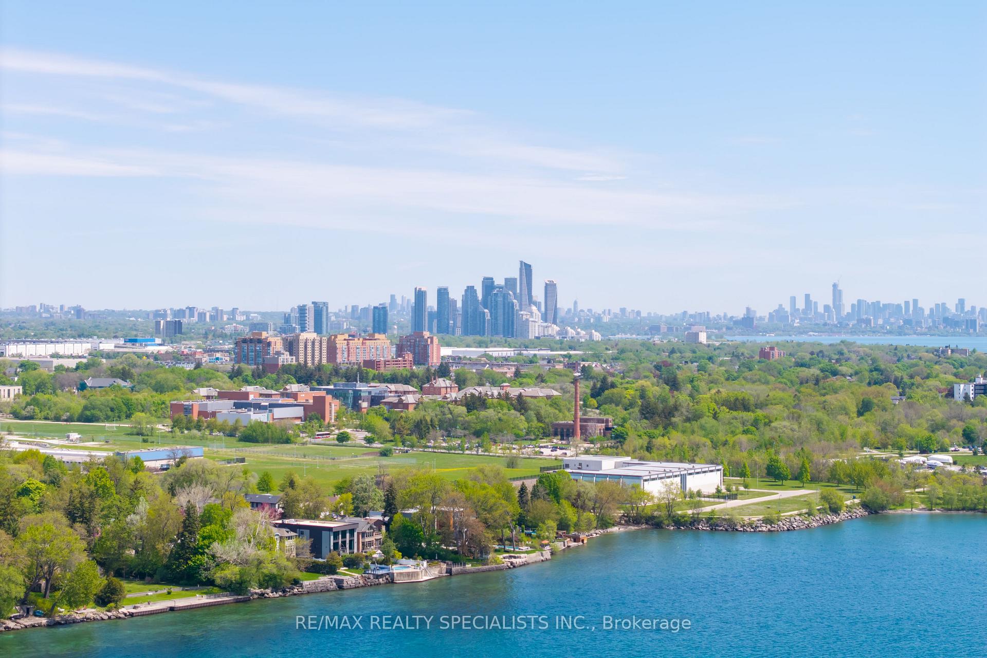 Photo 13 of 4 Elton Crescent, Etobicoke, Long Branch — HOMEH