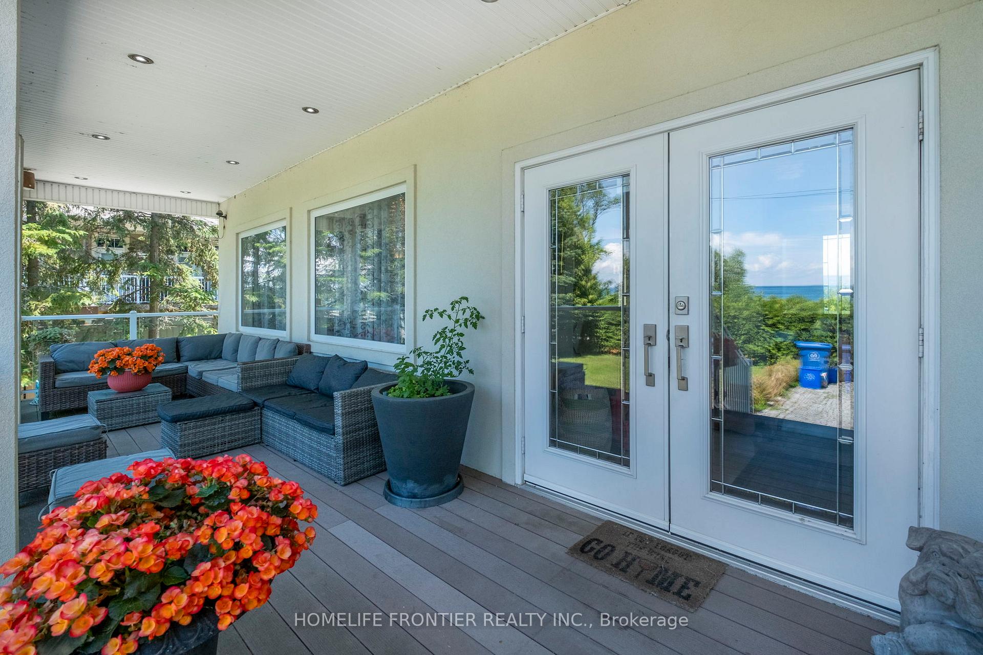 Photo 3 of 813 Lake Drive E, Georgina, Sutton & Jackson's Point — HOMEH