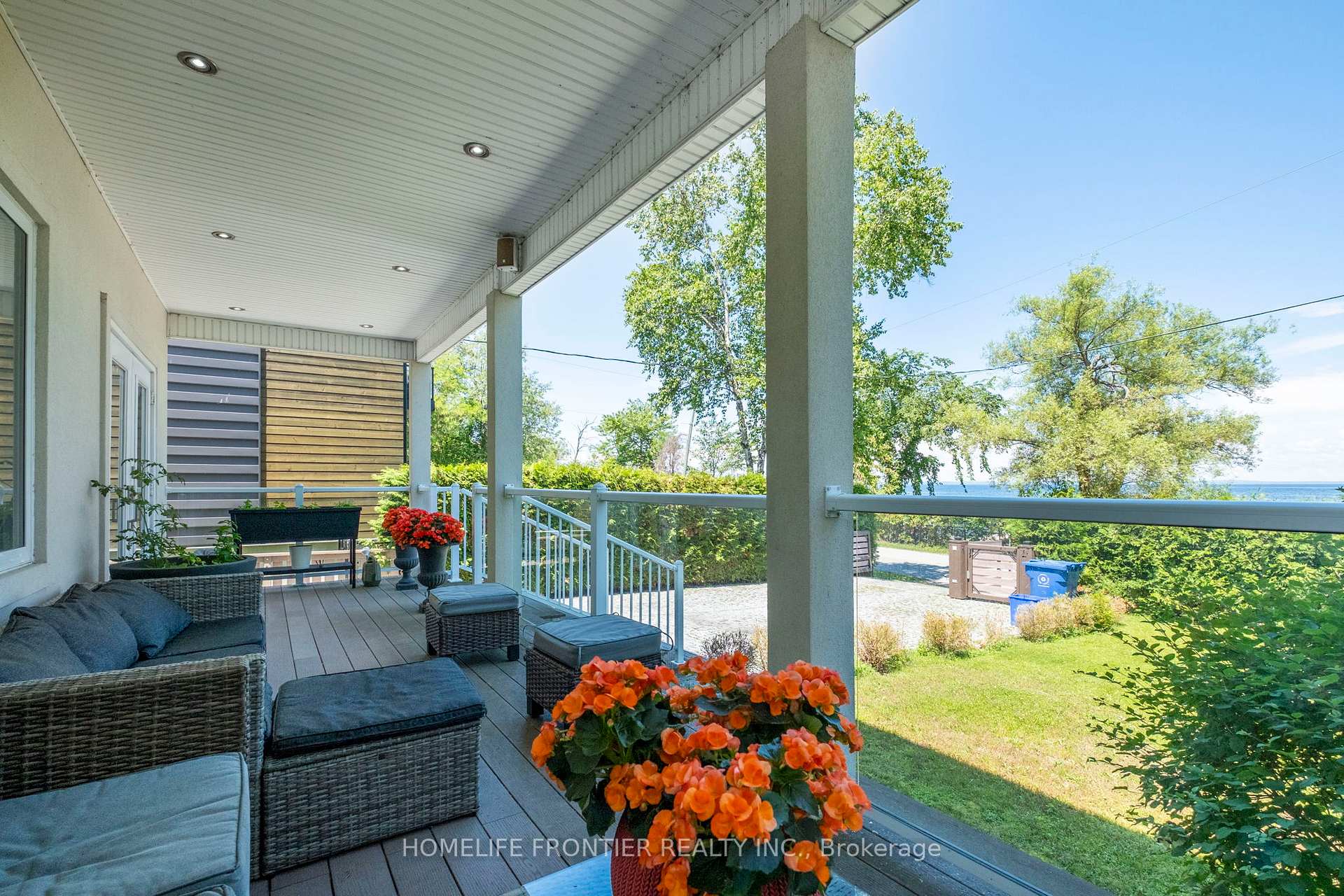 Photo 5 of 813 Lake Drive E, Georgina, Sutton & Jackson's Point — HOMEH