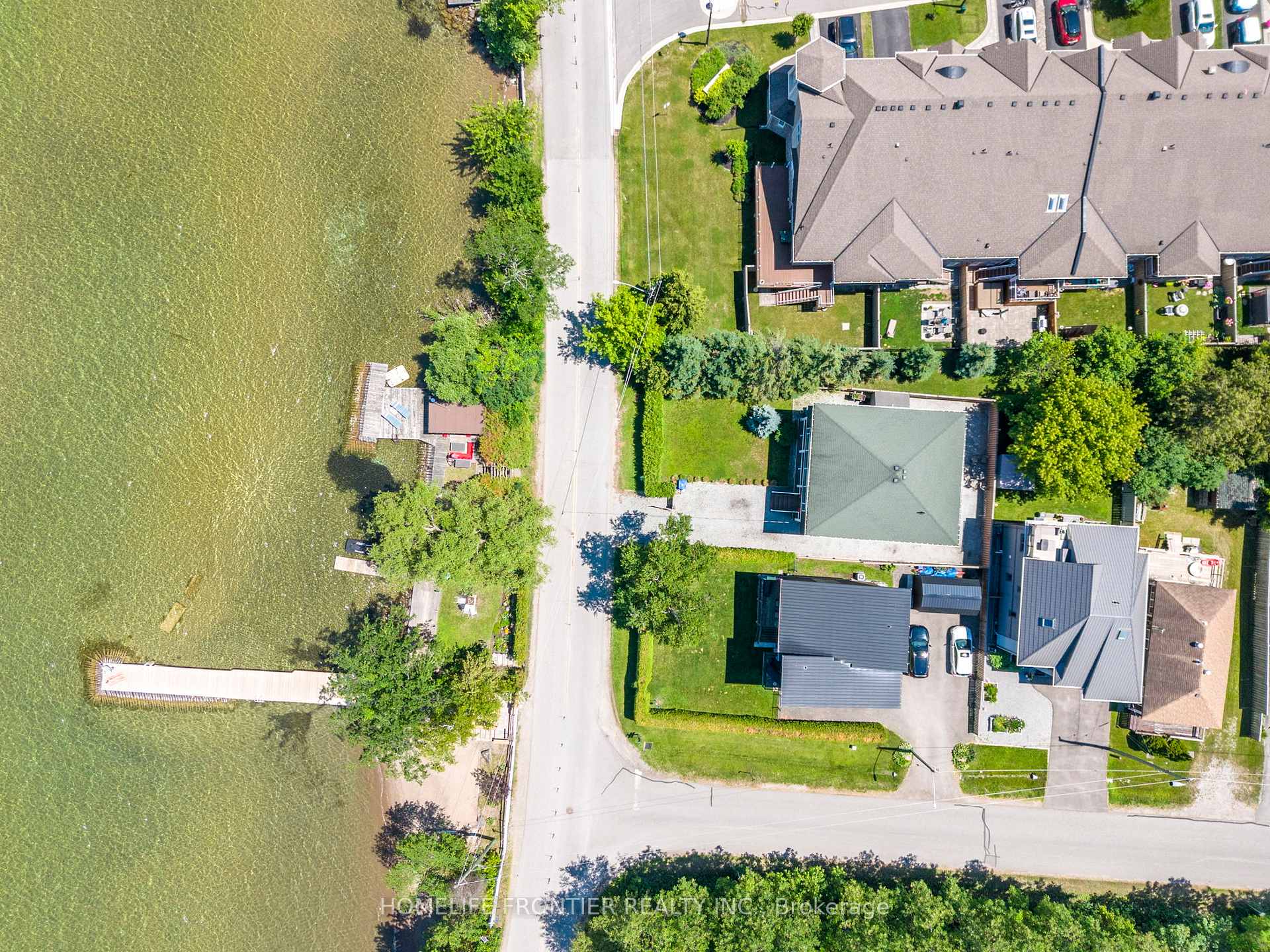 Photo 48 of 813 Lake Drive E, Georgina, Sutton & Jackson's Point — HOMEH