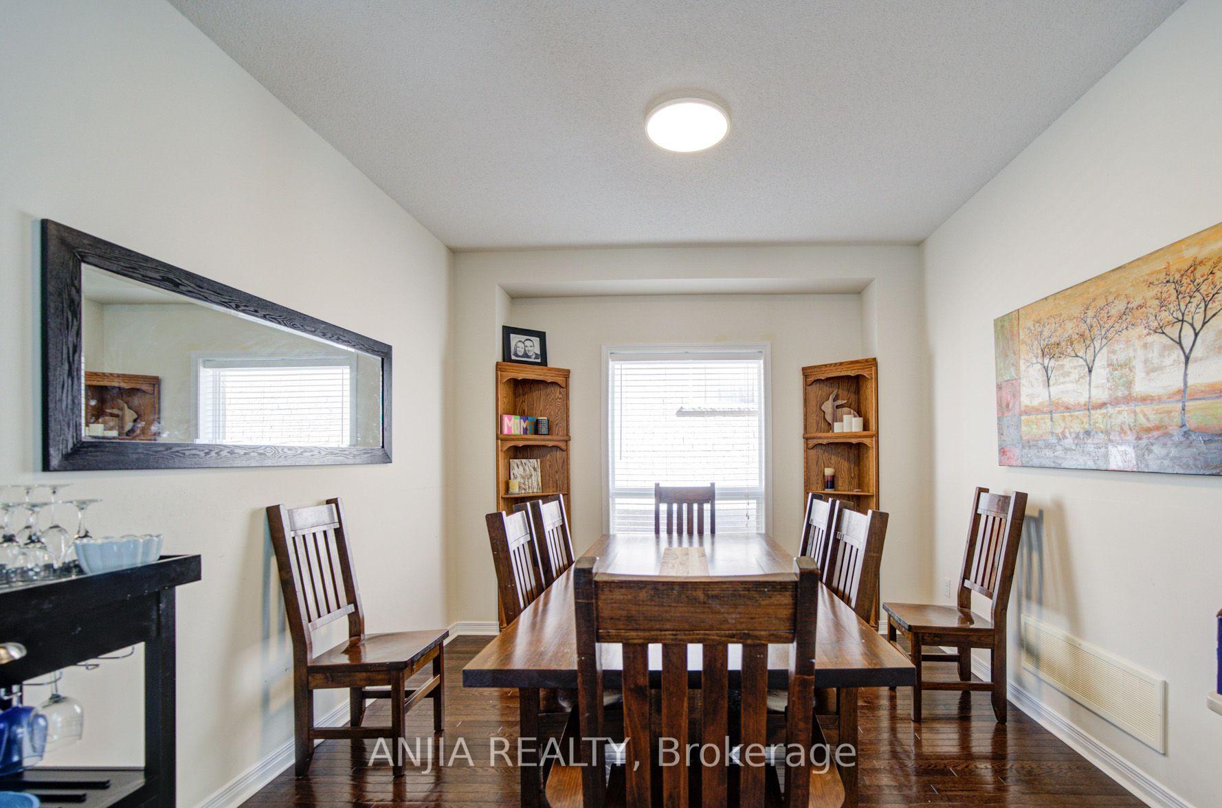 Photo 6 of 102 Westminster Circle, Barrie, Innis-Shore — HOMEH