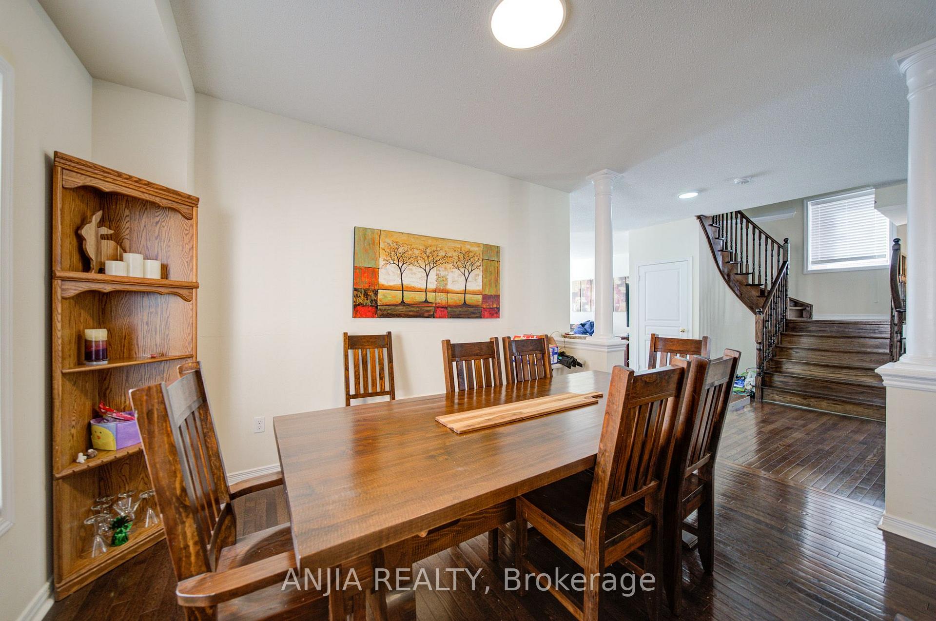 Photo 7 of 102 Westminster Circle, Barrie, Innis-Shore — HOMEH