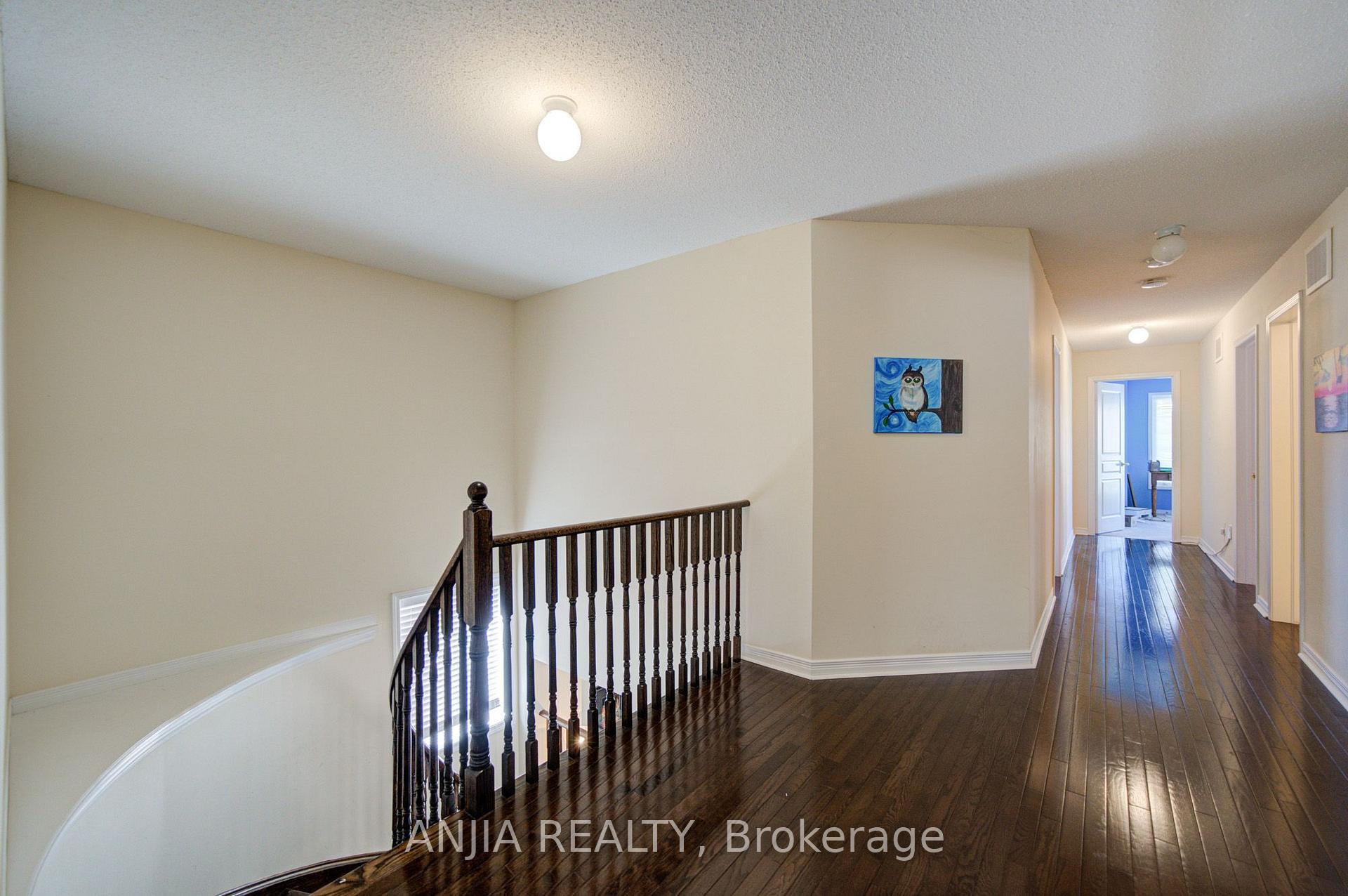 Photo 13 of 102 Westminster Circle, Barrie, Innis-Shore — HOMEH