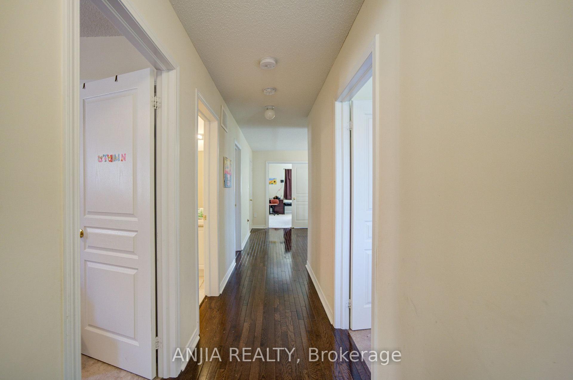 Photo 14 of 102 Westminster Circle, Barrie, Innis-Shore — HOMEH