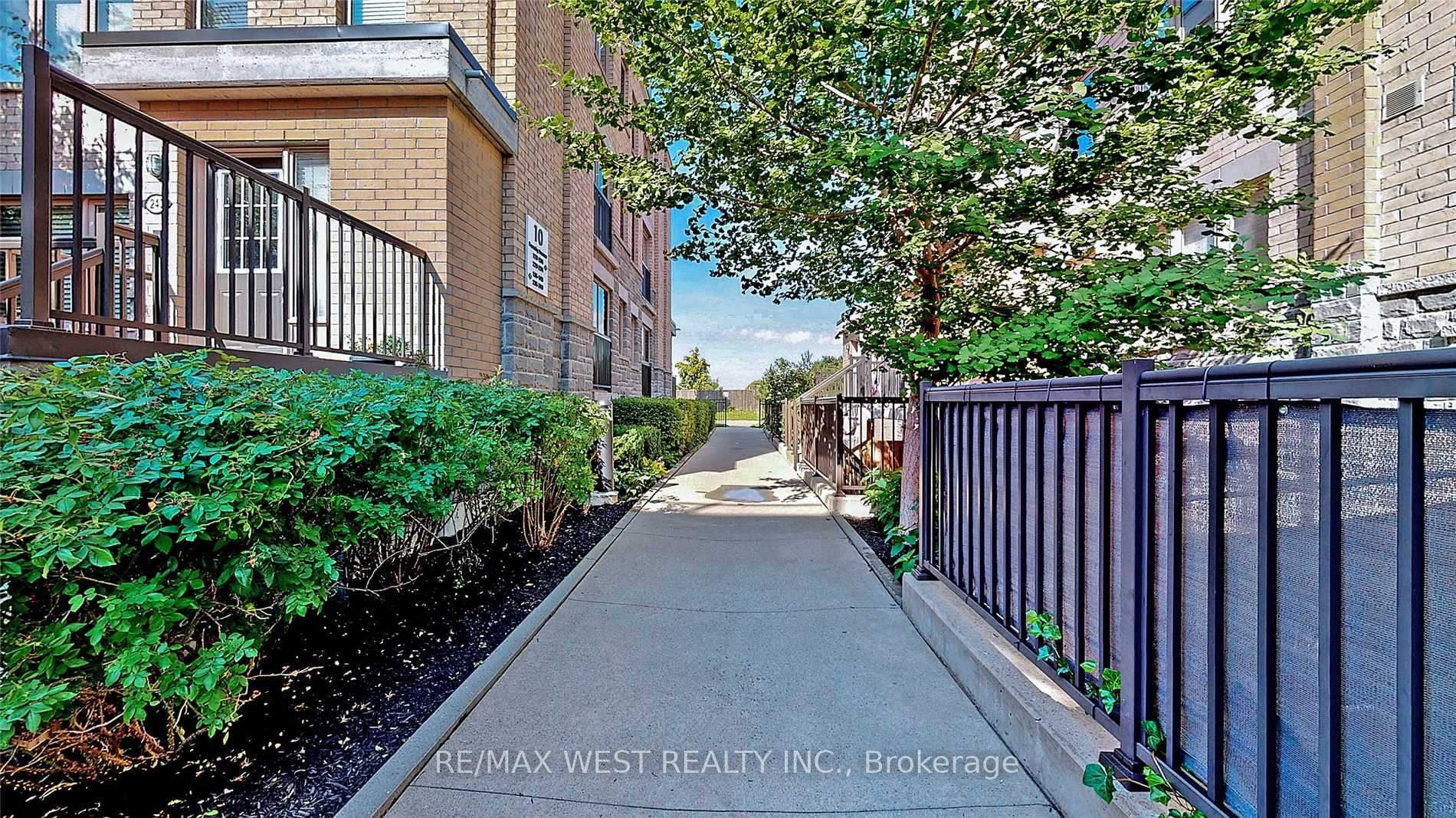 Photo 4 of Unit 240, 10 Foundry Avenue, Toronto, Dovercourt-Wallace Emerson-Junction — HOMEH