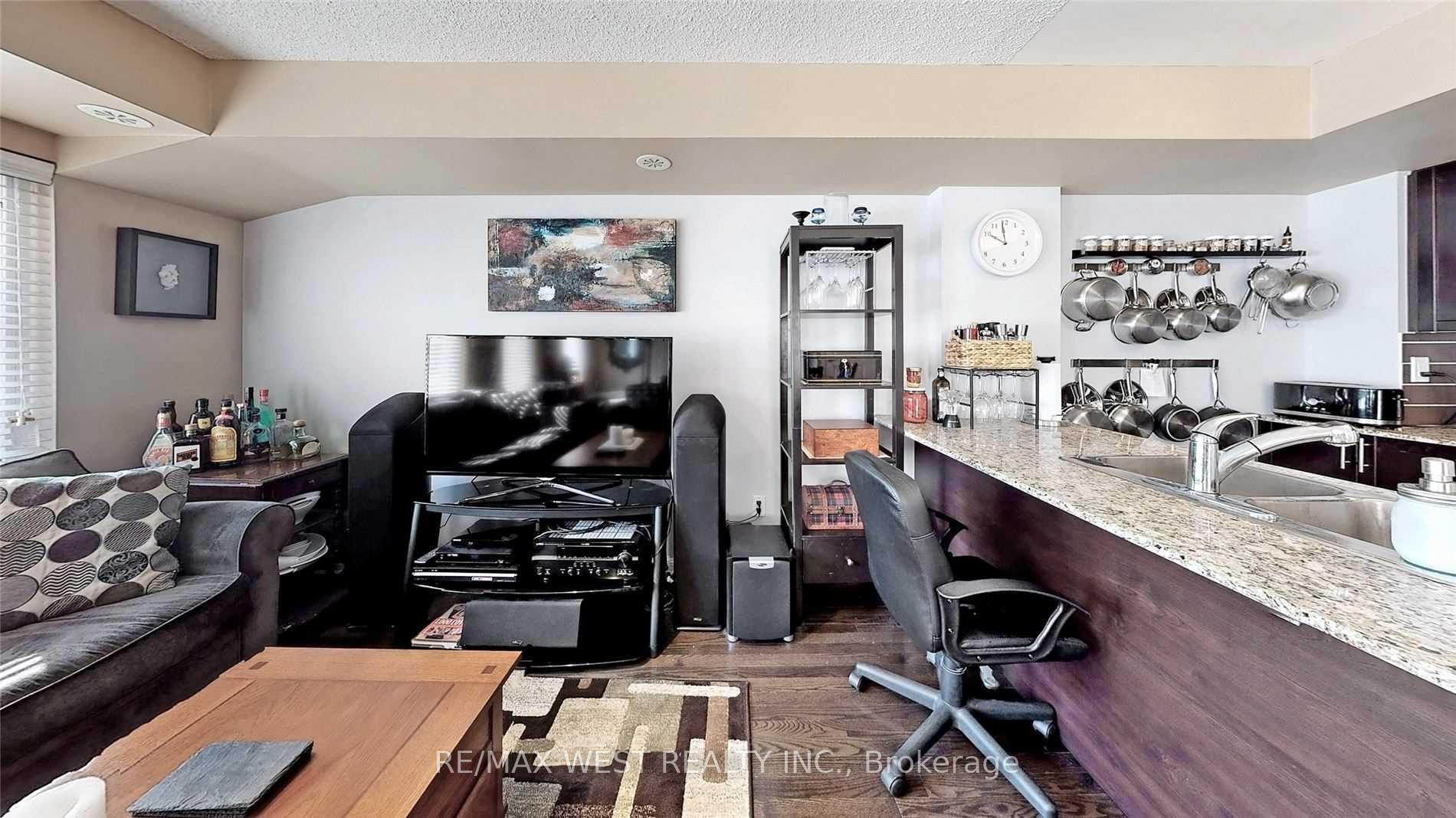 Photo 9 of Unit 240, 10 Foundry Avenue, Toronto, Dovercourt-Wallace Emerson-Junction — HOMEH