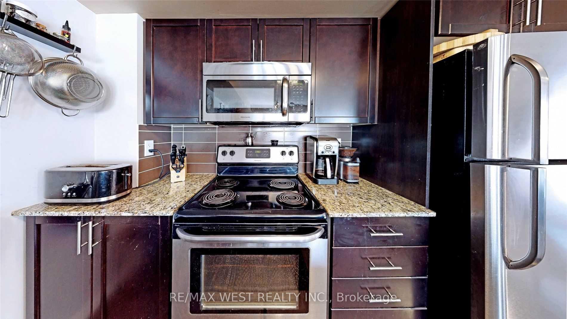 Photo 16 of Unit 240, 10 Foundry Avenue, Toronto, Dovercourt-Wallace Emerson-Junction — HOMEH