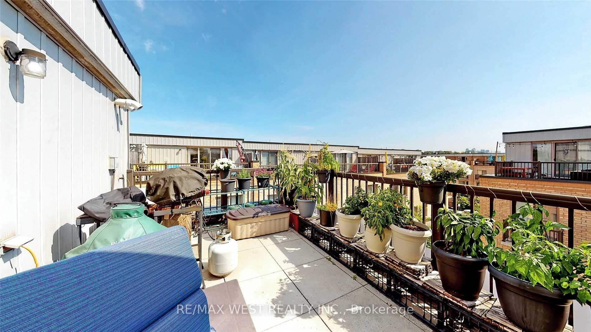 Photo 33 of Unit 240, 10 Foundry Avenue, Toronto, Dovercourt-Wallace Emerson-Junction — HOMEH