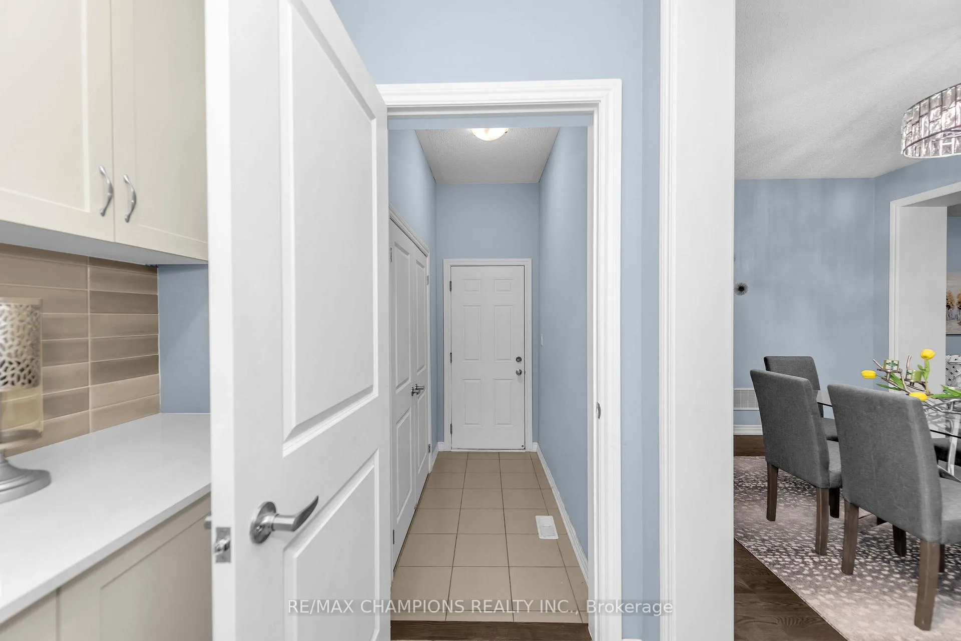 Photo 15 of 10 Fruitvale Circle, Brampton, Northwest Brampton — HOMEH