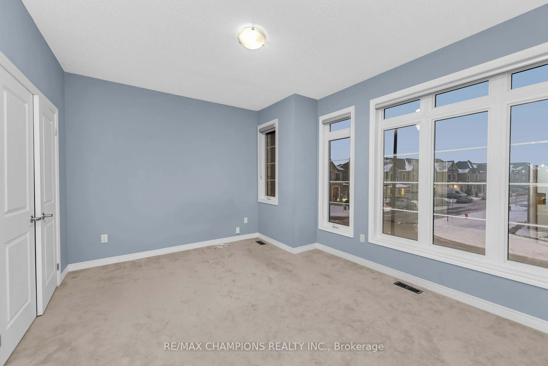 Photo 20 of 10 Fruitvale Circle, Brampton, Northwest Brampton — HOMEH