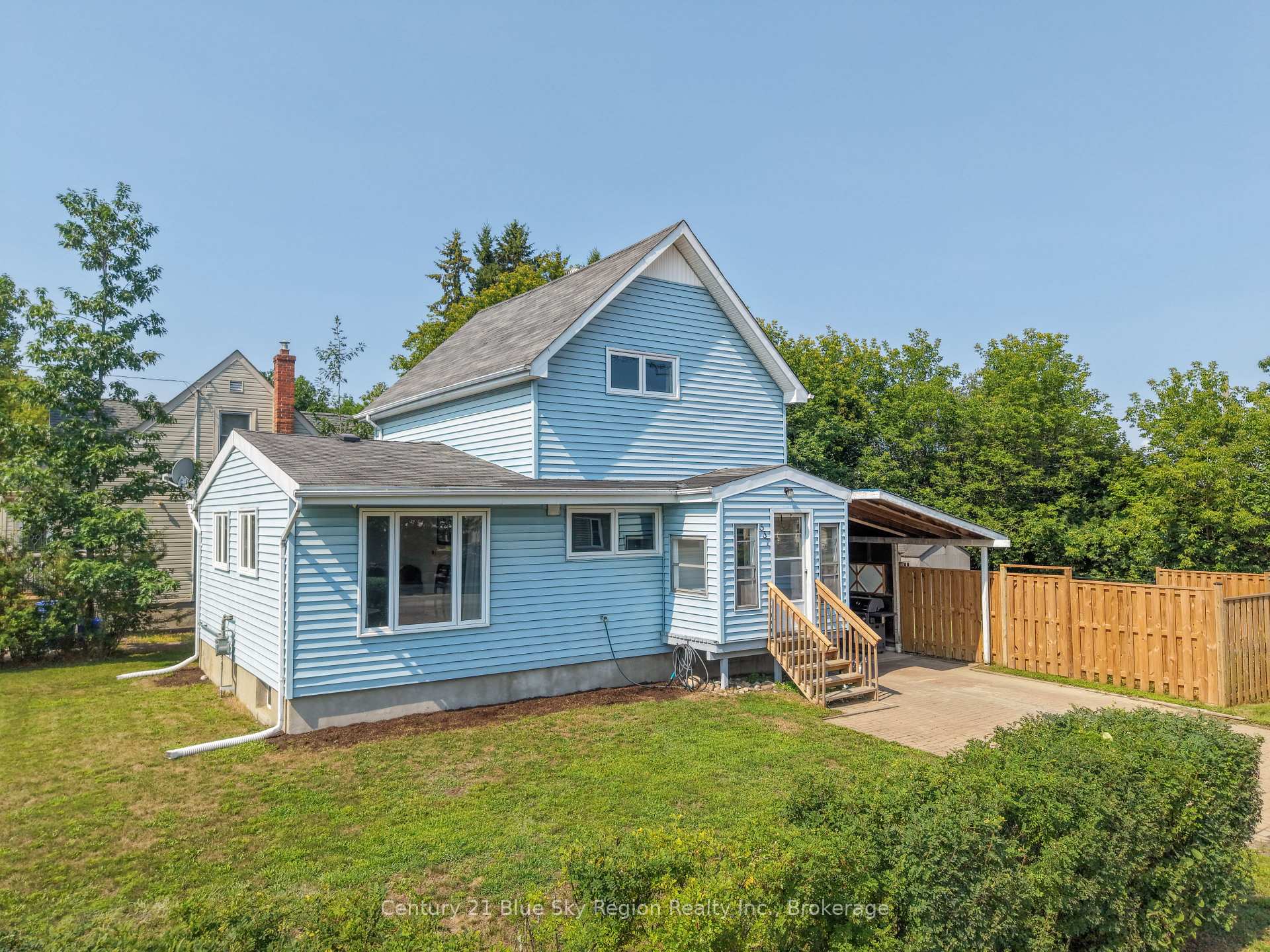 Photo 3 of 537 Laurier Avenue, North Bay, Central — HOMEH