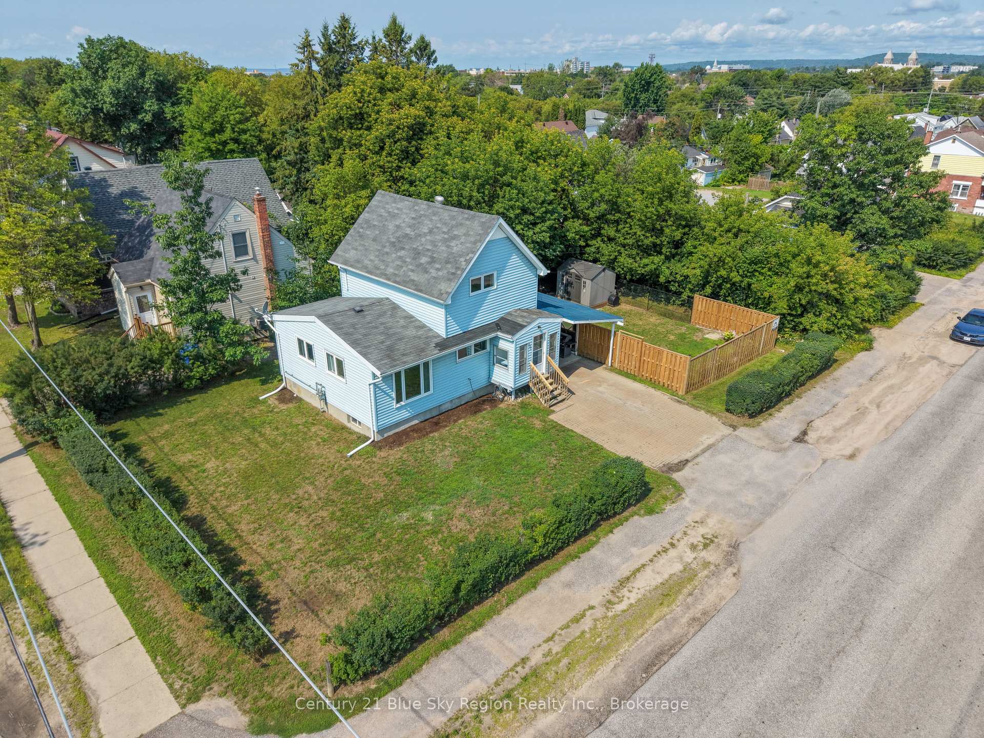 Photo 4 of 537 Laurier Avenue, North Bay, Central — HOMEH