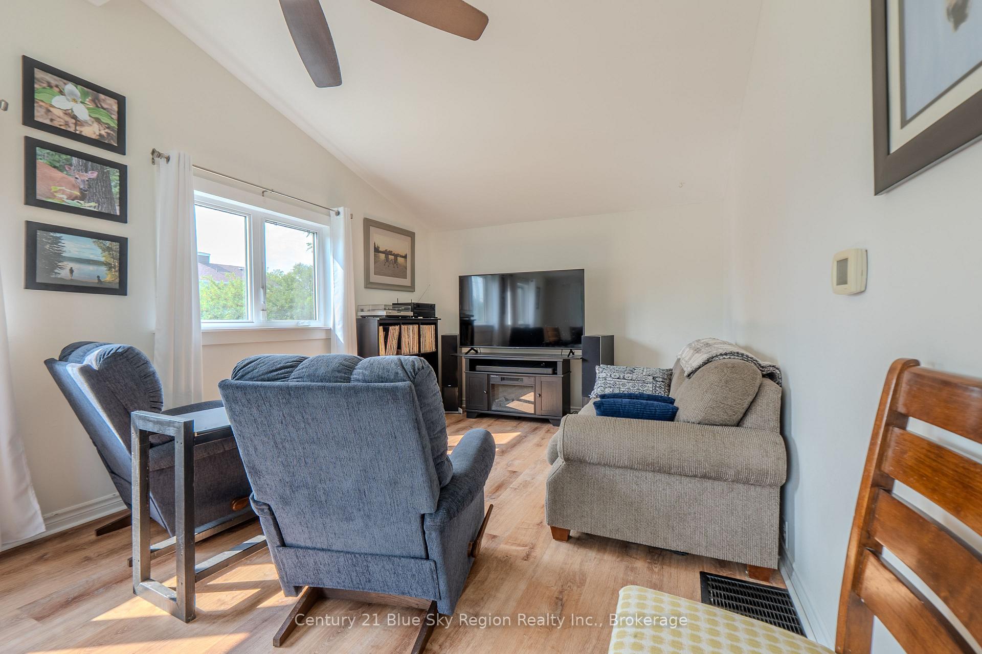 Photo 6 of 537 Laurier Avenue, North Bay, Central — HOMEH
