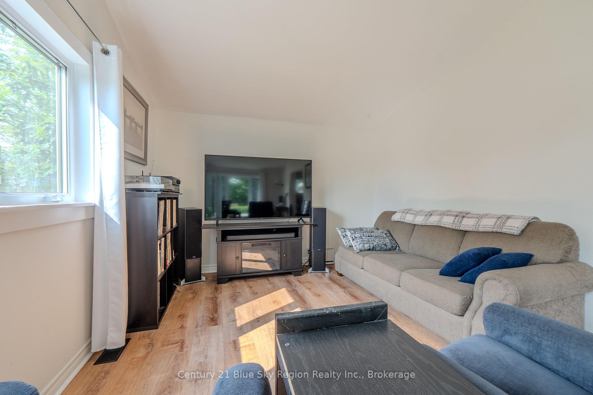 Photo 8 of 537 Laurier Avenue, North Bay, Central — HOMEH