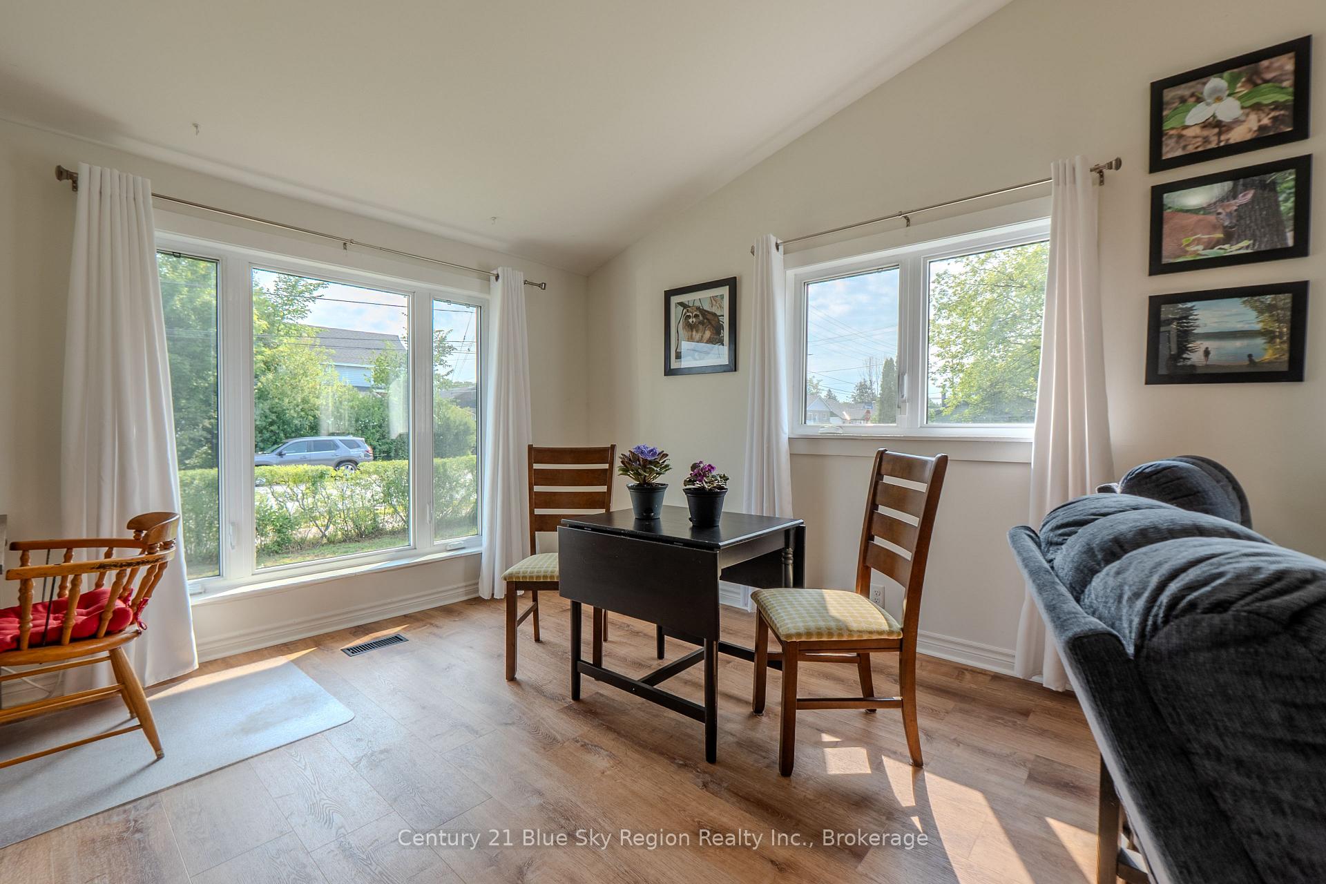 Photo 9 of 537 Laurier Avenue, North Bay, Central — HOMEH