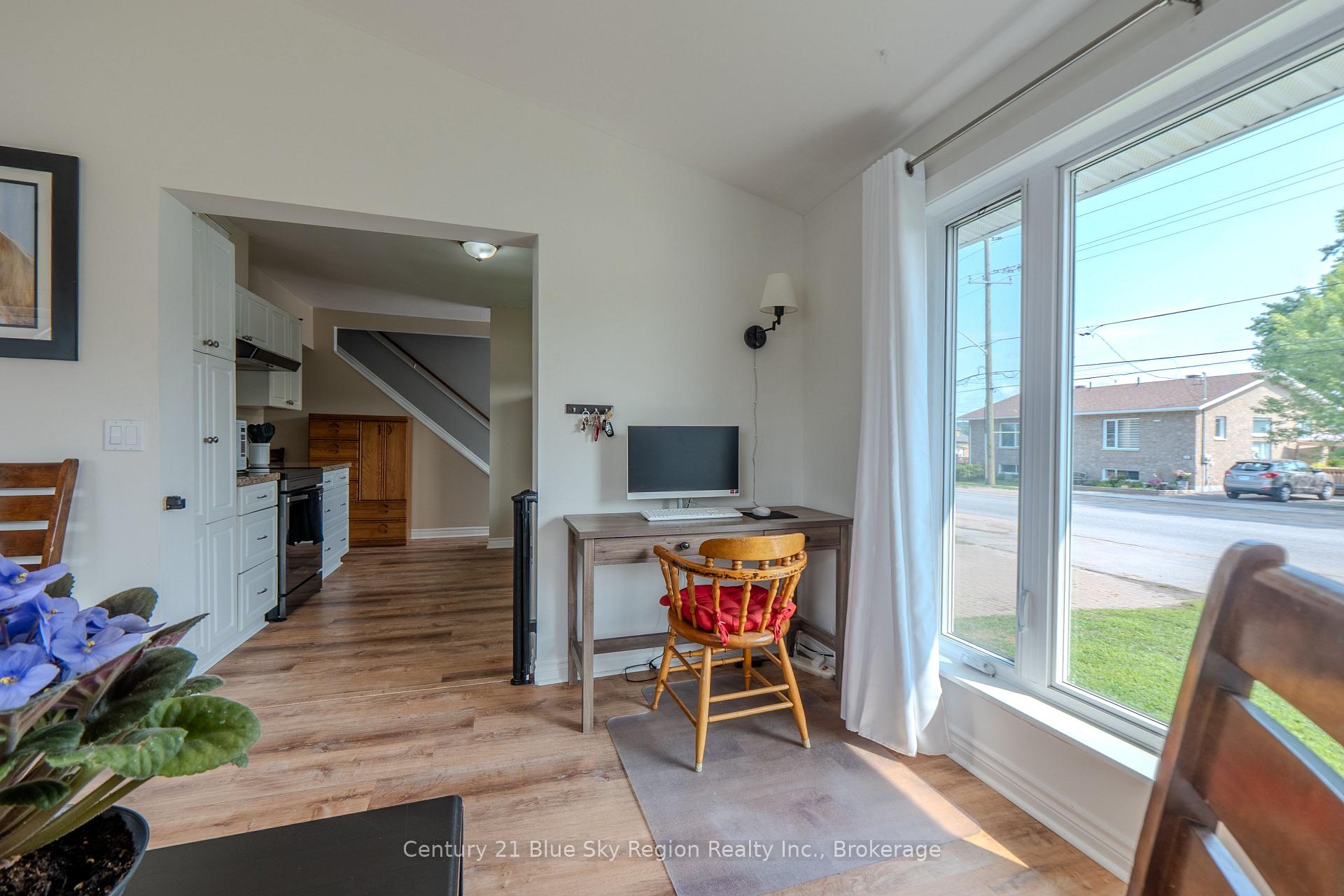 Photo 10 of 537 Laurier Avenue, North Bay, Central — HOMEH
