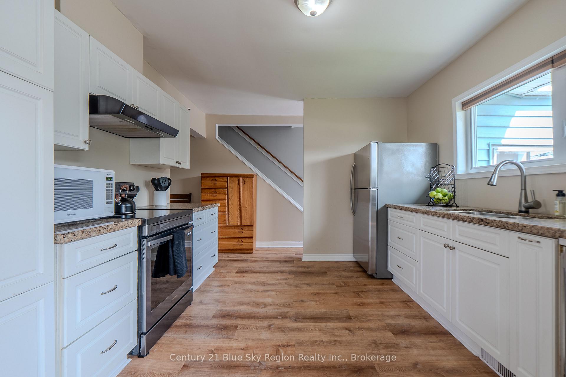 Photo 11 of 537 Laurier Avenue, North Bay, Central — HOMEH