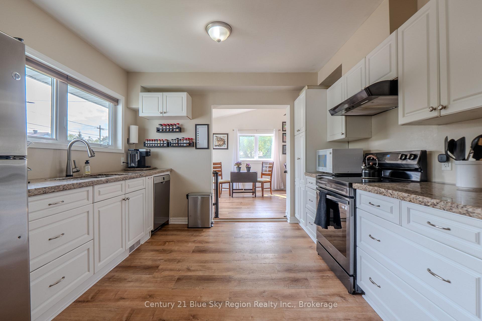 Photo 12 of 537 Laurier Avenue, North Bay, Central — HOMEH