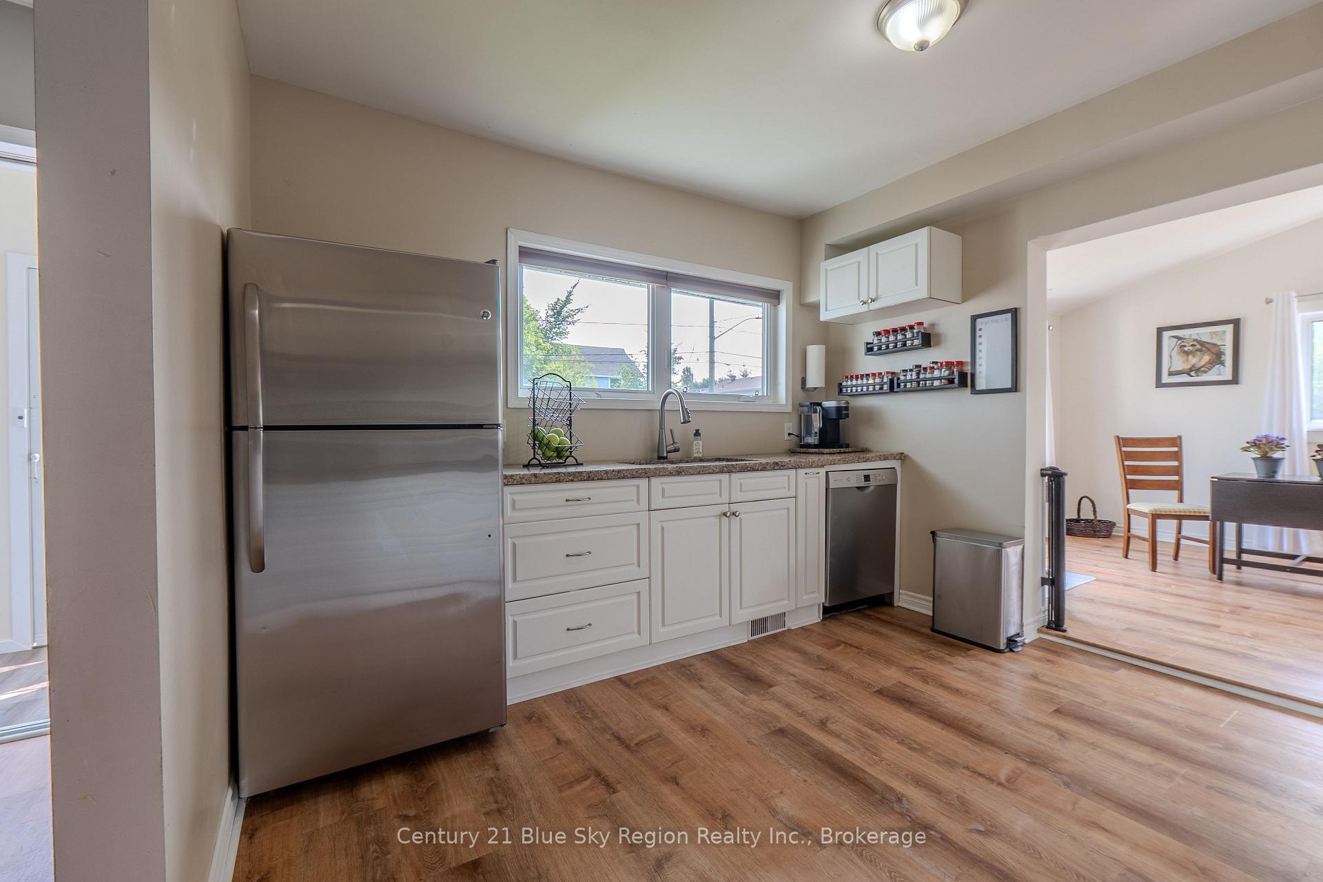 Photo 13 of 537 Laurier Avenue, North Bay, Central — HOMEH