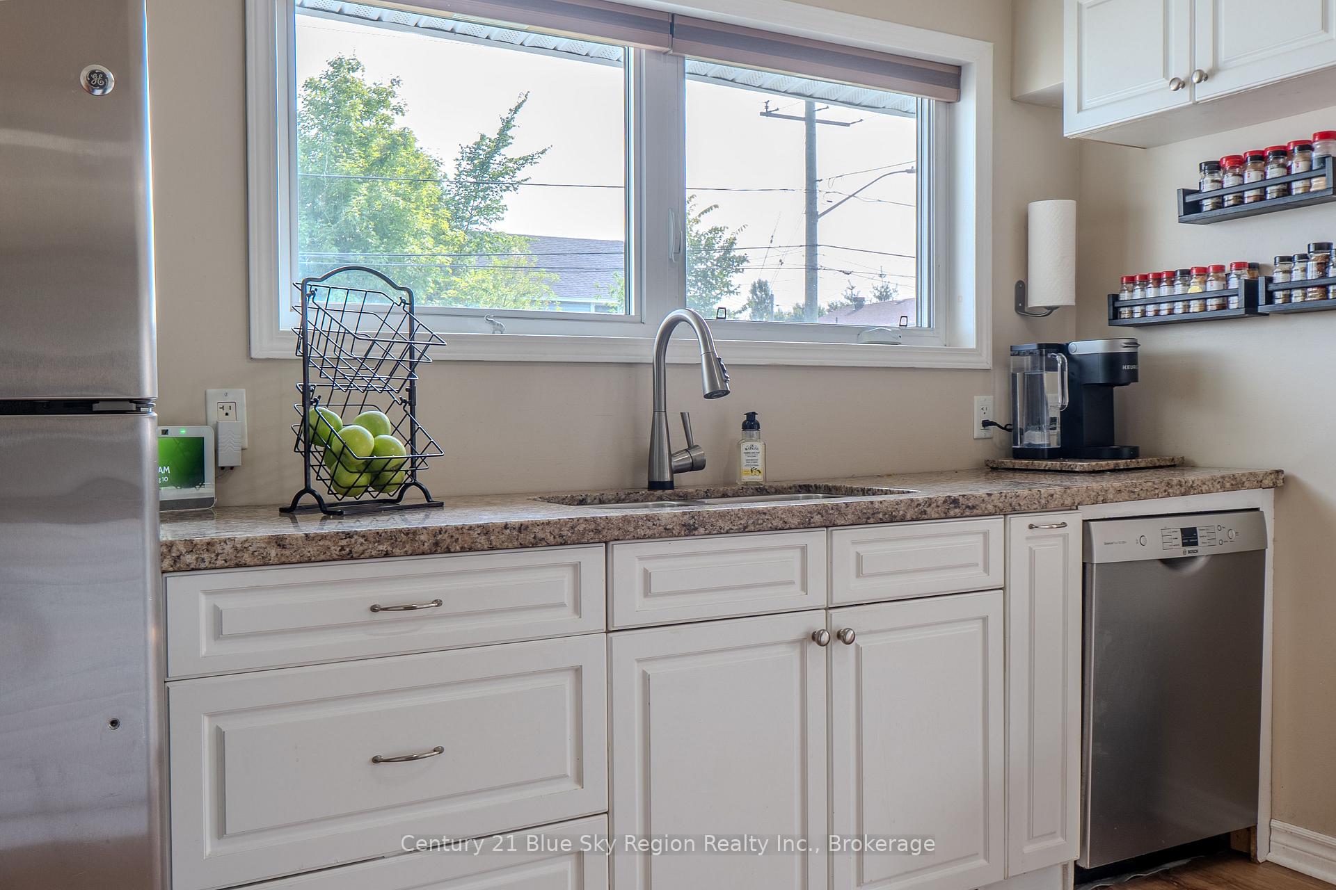 Photo 15 of 537 Laurier Avenue, North Bay, Central — HOMEH