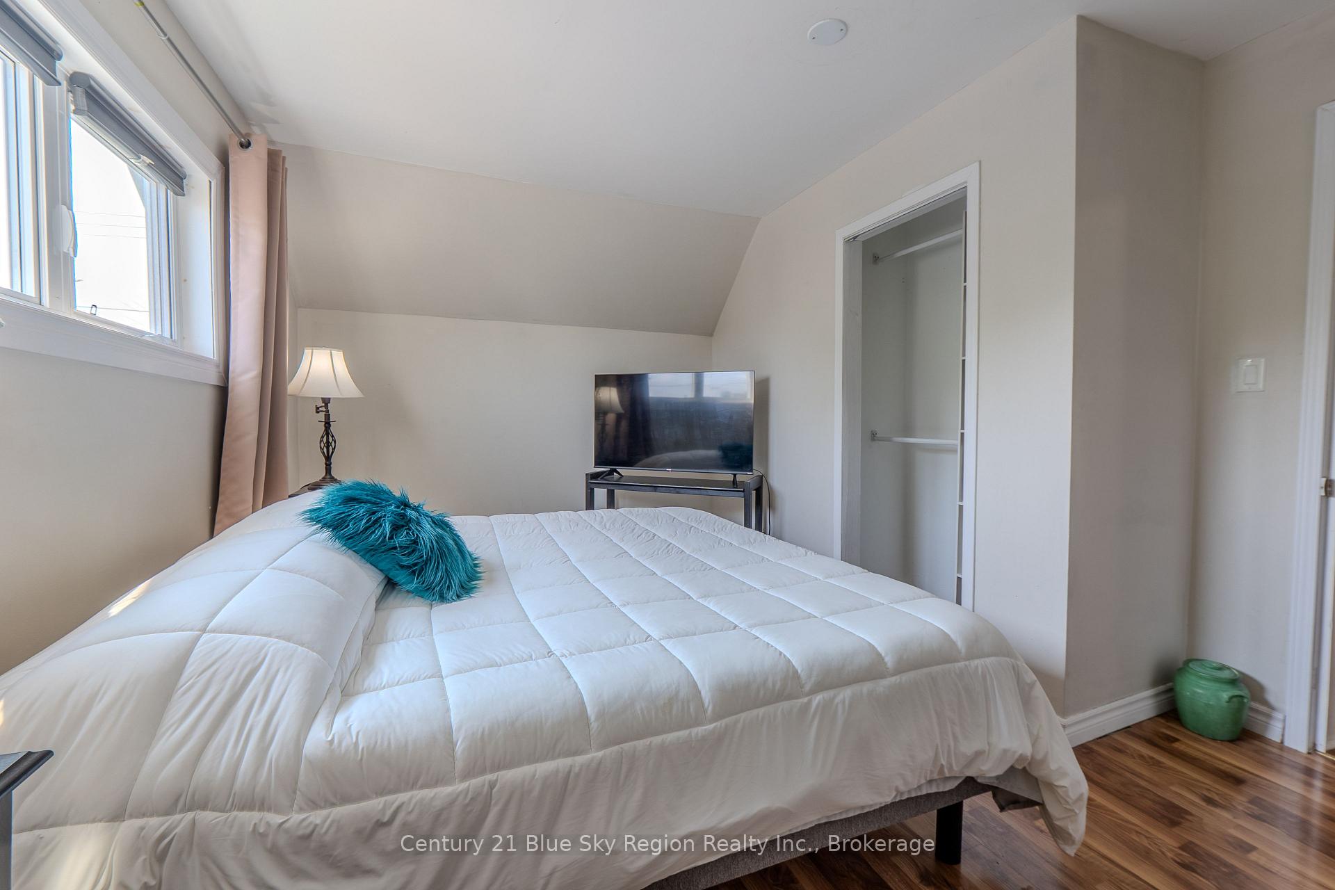 Photo 17 of 537 Laurier Avenue, North Bay, Central — HOMEH