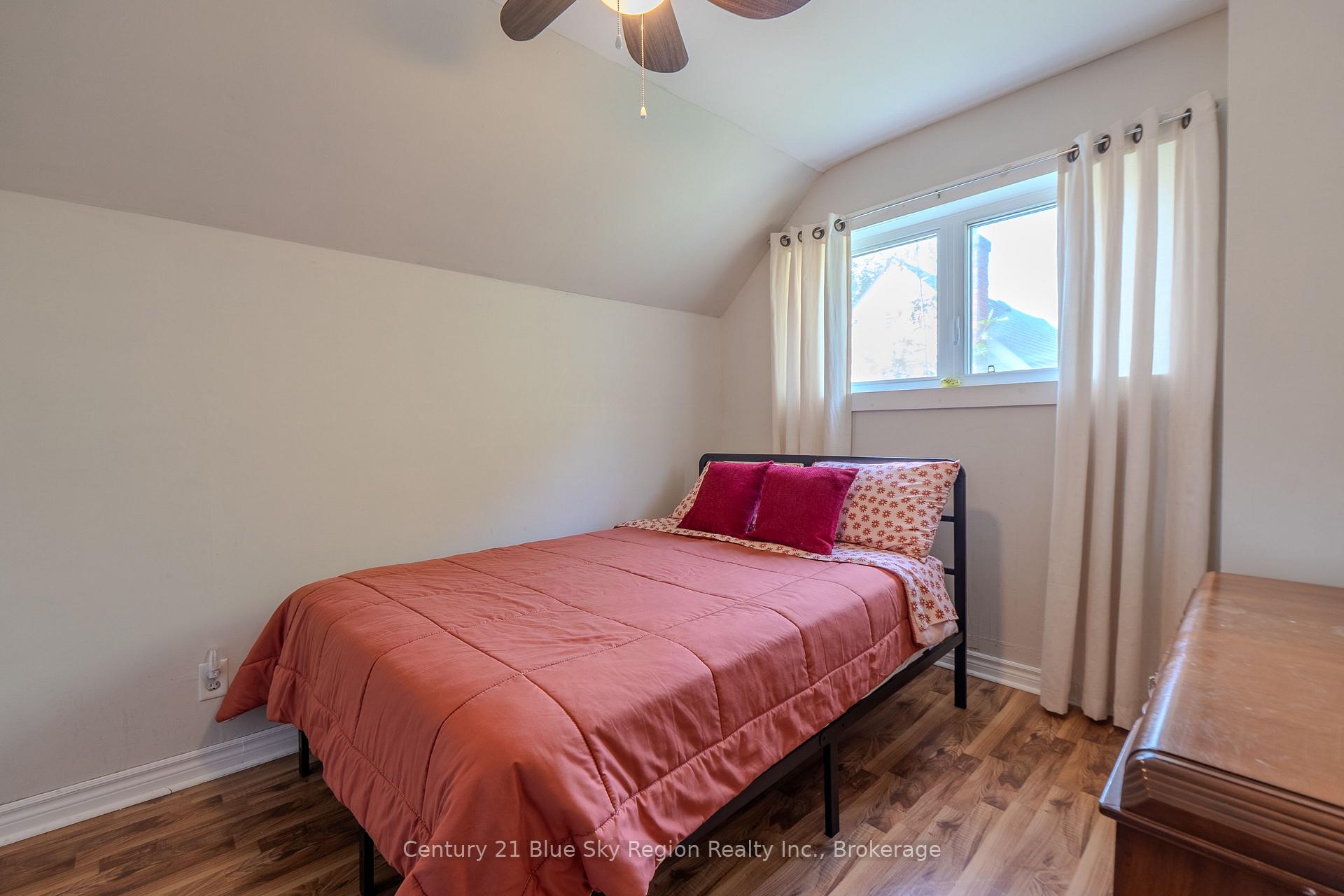 Photo 18 of 537 Laurier Avenue, North Bay, Central — HOMEH